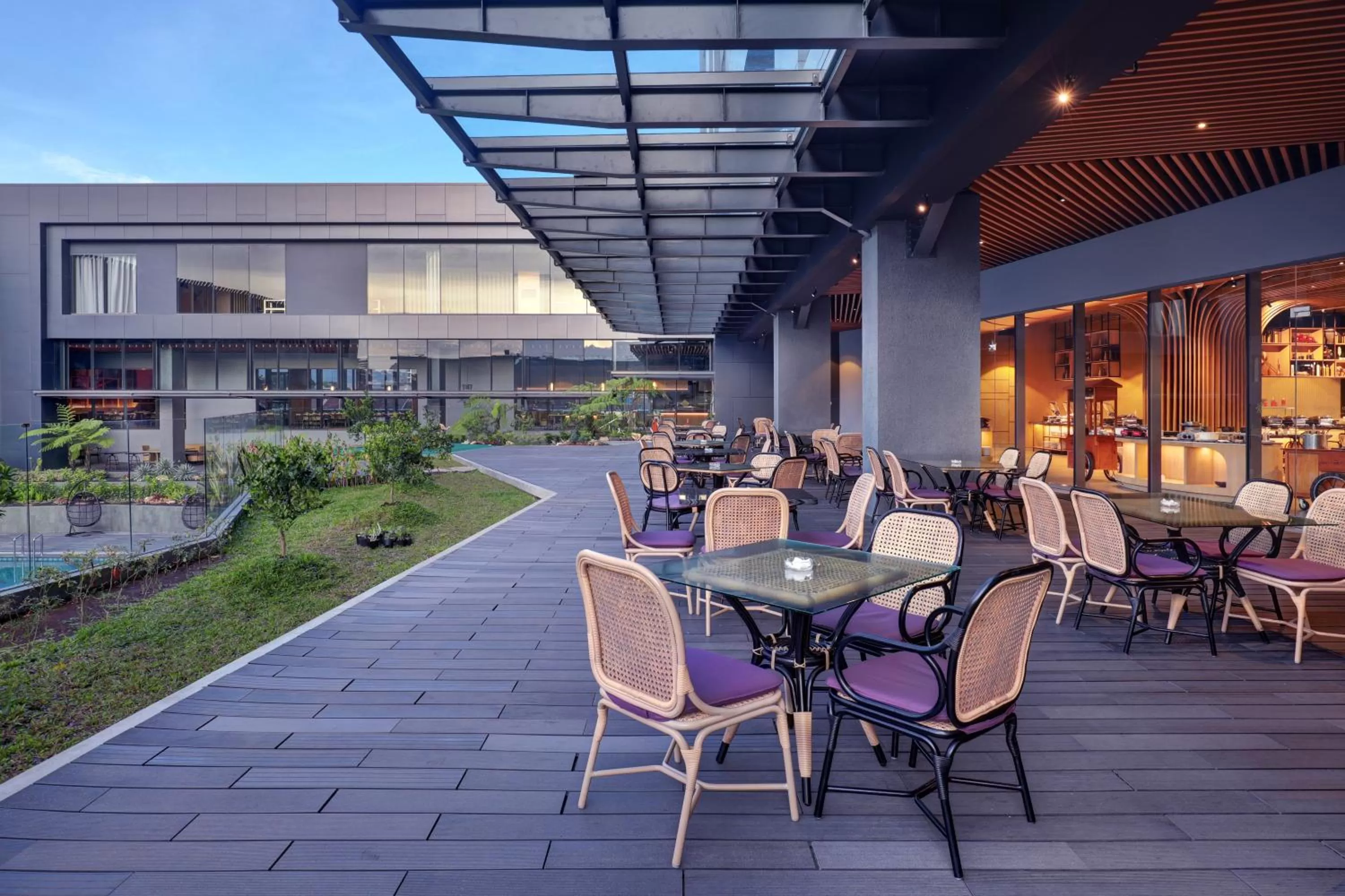 Restaurant/places to eat in Grand Mercure Malang