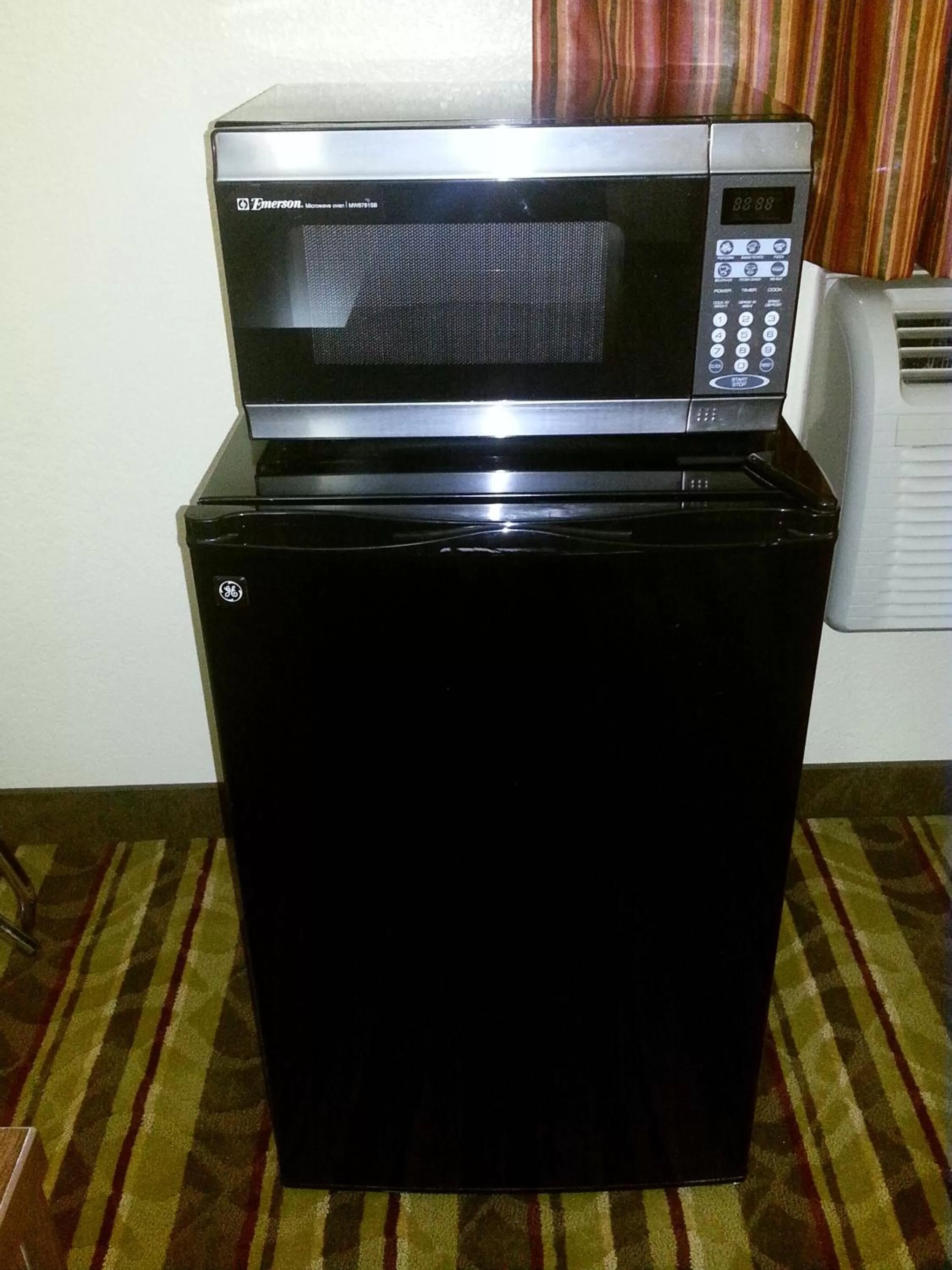 Queen Room - Disability Access/Non-Smoking in Super 8 by Wyndham Latham - Albany Airport