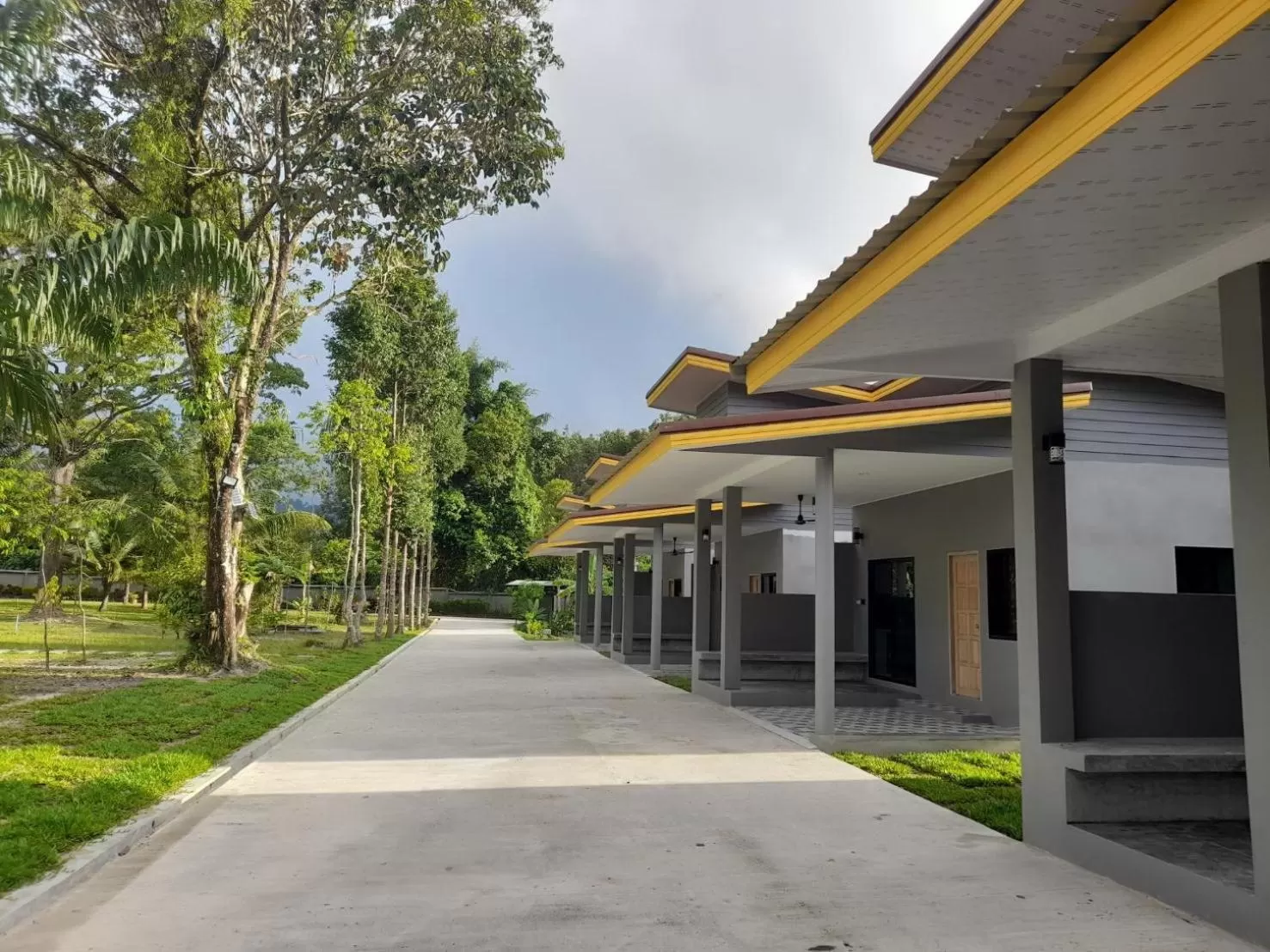 Property building in Khaolak Yama Resort - SHA Plus