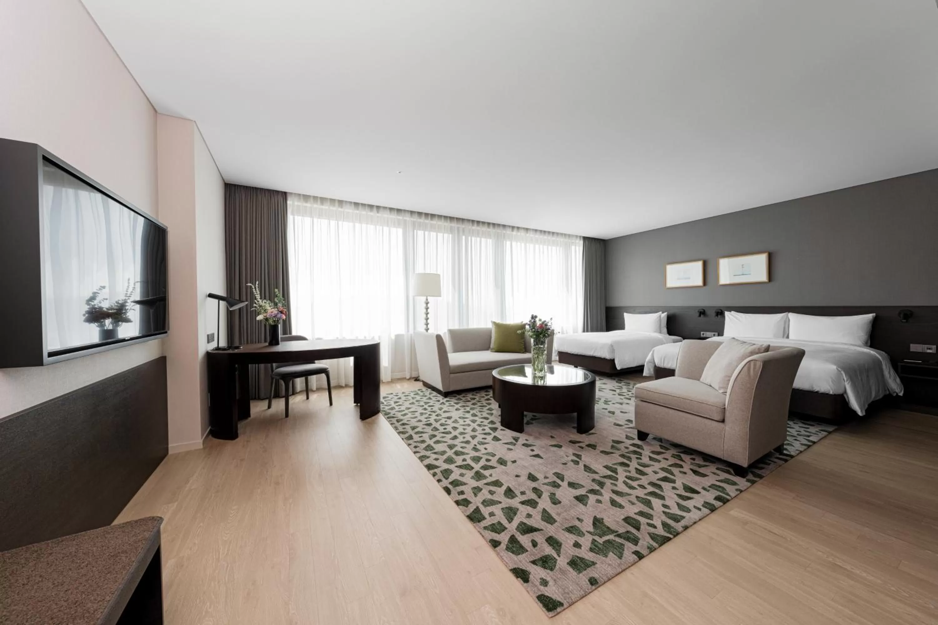 Living room, Bed in Nine Tree by Parnas Seoul Pangyo