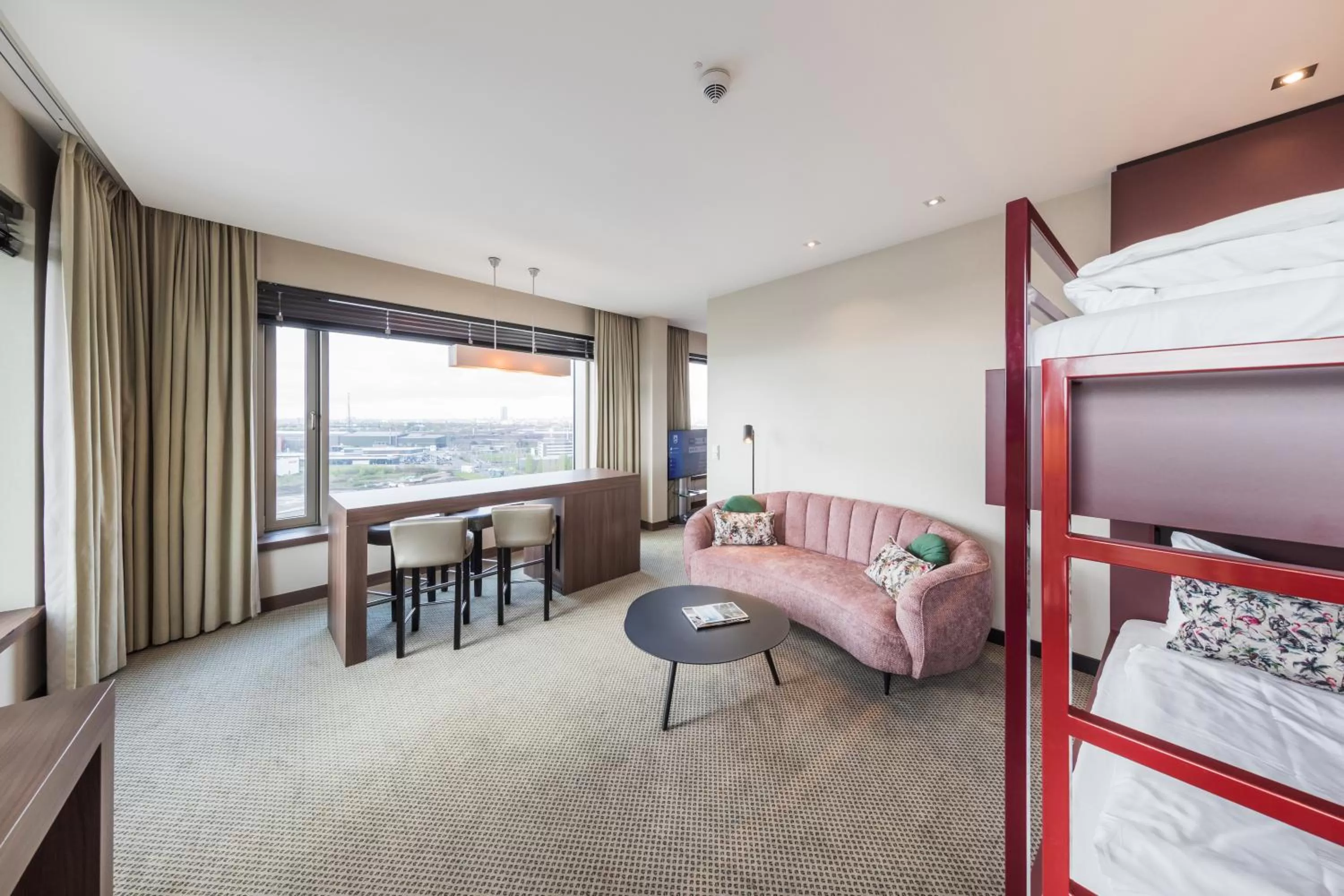 Living room, Bed in Van der Valk Hotel Düsseldorf