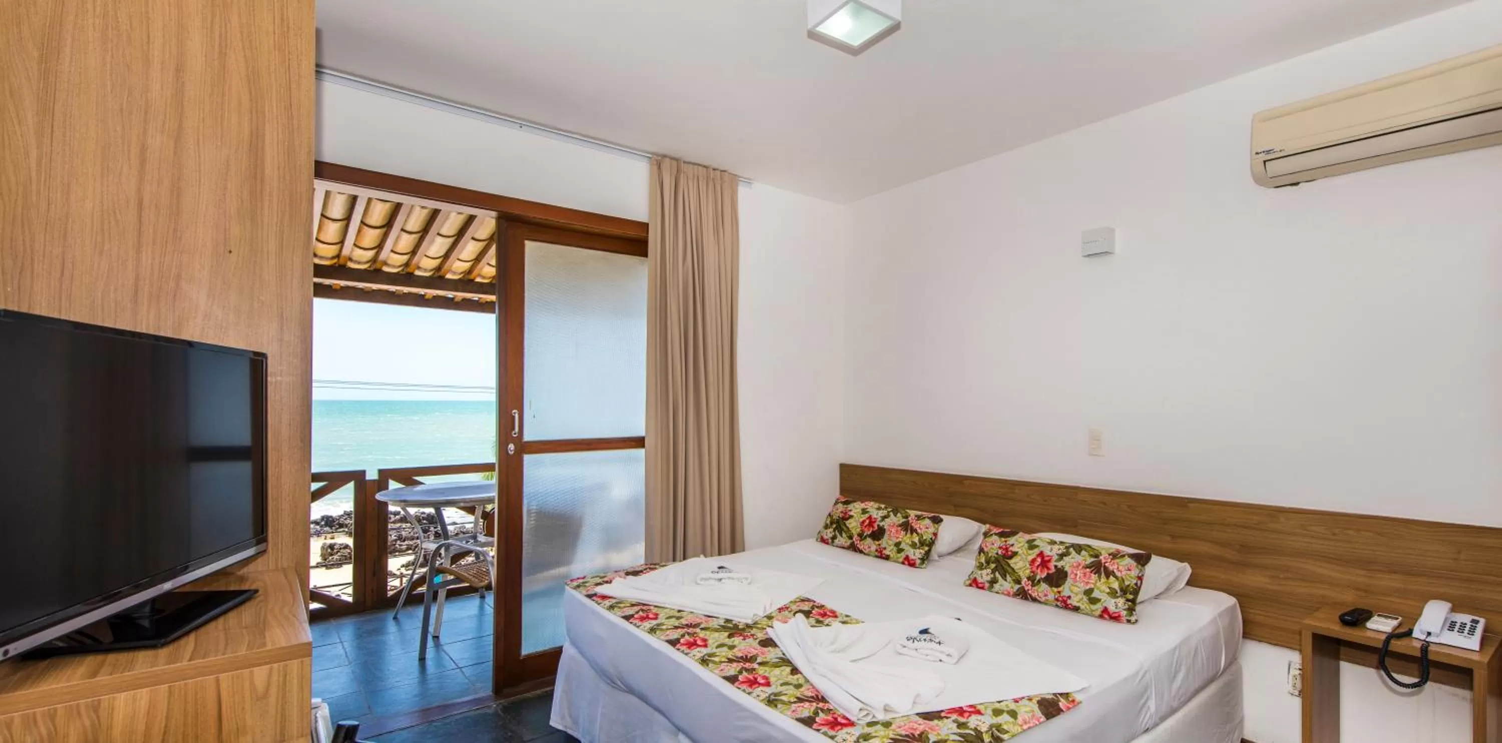 Balcony/Terrace, Bed in La Belle Beach Hotel