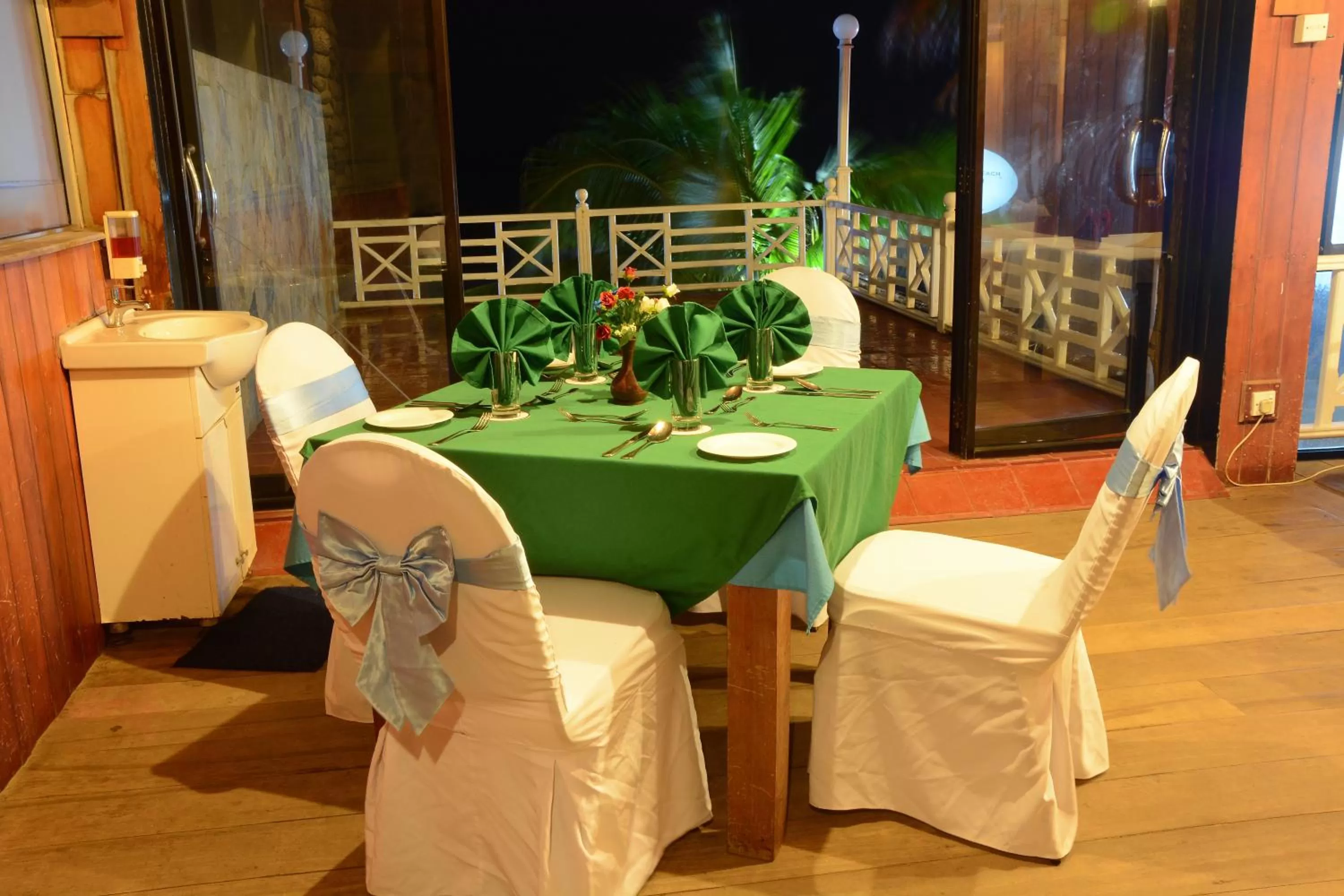 Restaurant/places to eat, Banquet Facilities in Mount Breeze Hotel