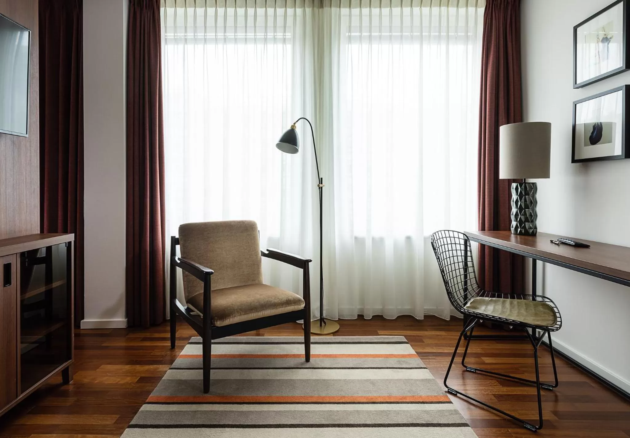 Living room in AMERON Hamburg Hotel Speicherstadt