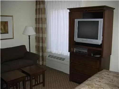 TV and multimedia in Staybridge Suites Indianapolis-Airport by IHG