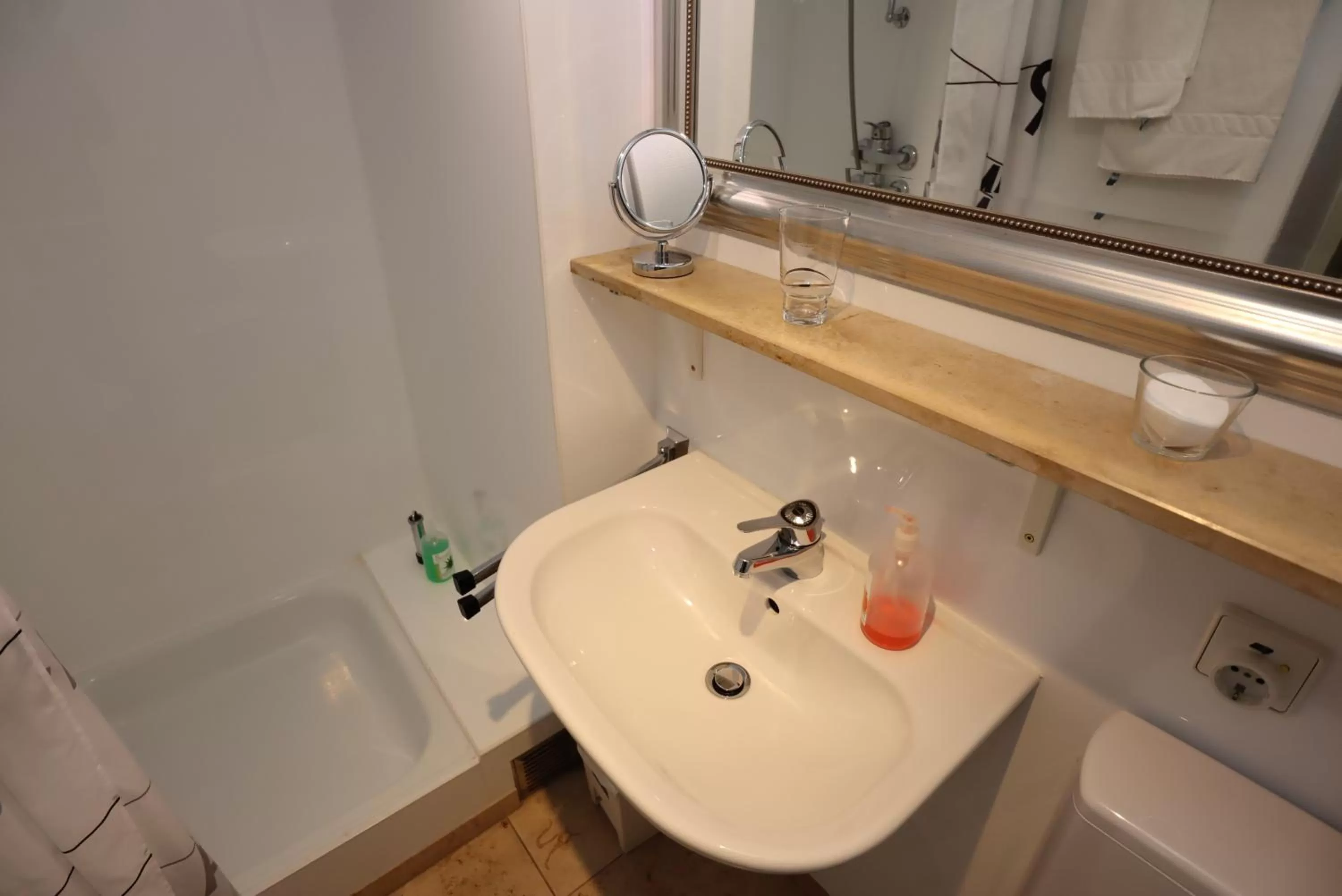 Bathroom in Hotel Sonnenhof Garni