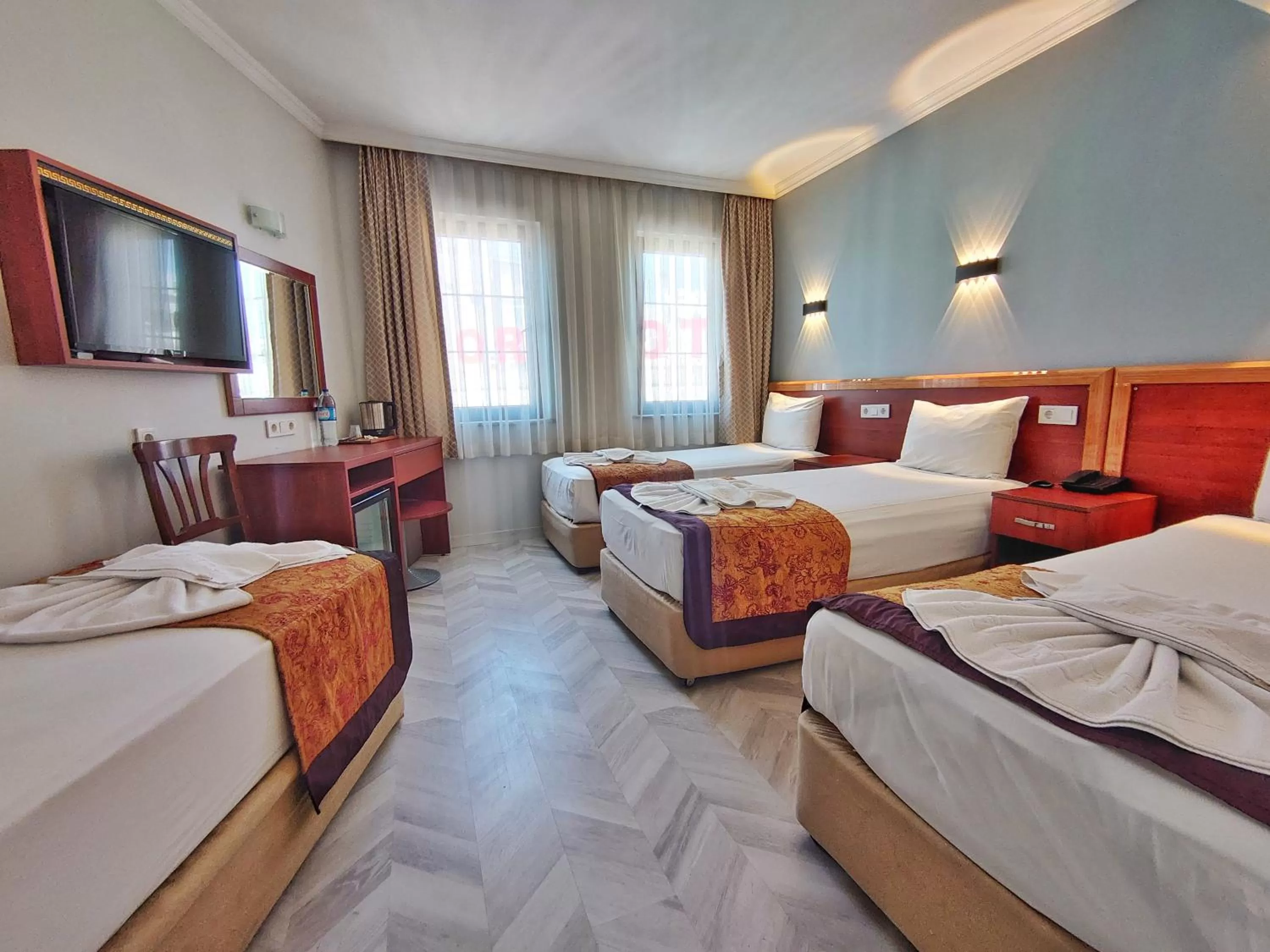 TV and multimedia, Bed in Orient Mintur Hotel