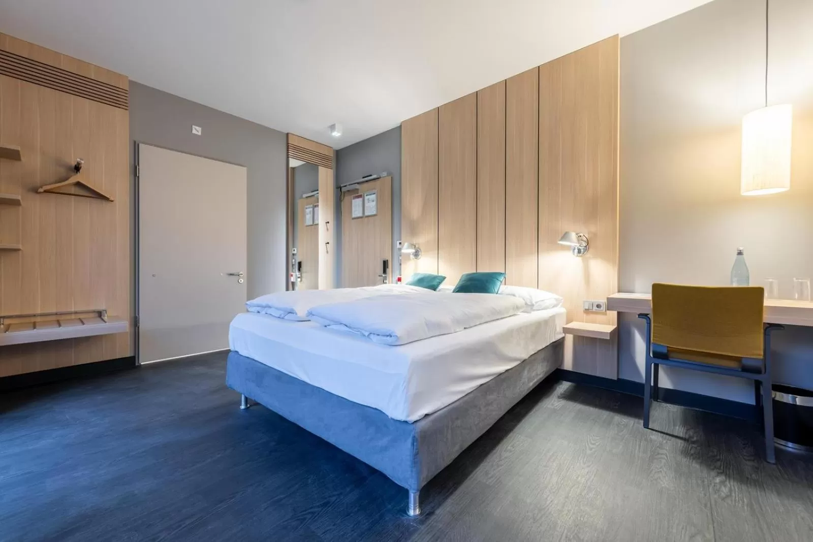 Facility for disabled guests, Bed in Serways Hotel Hösel