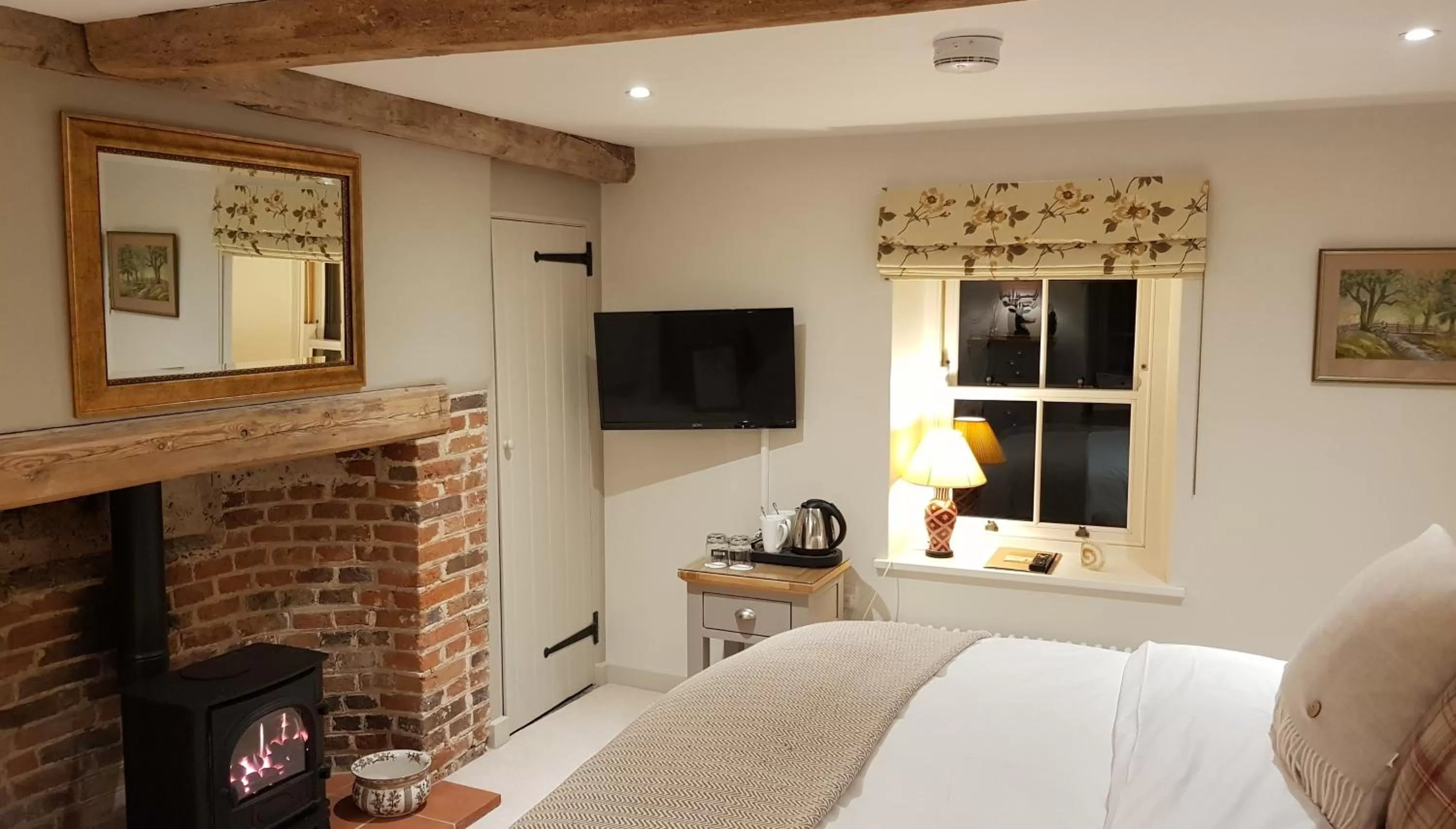 TV/Entertainment Center in Keepers Cottage Guest House