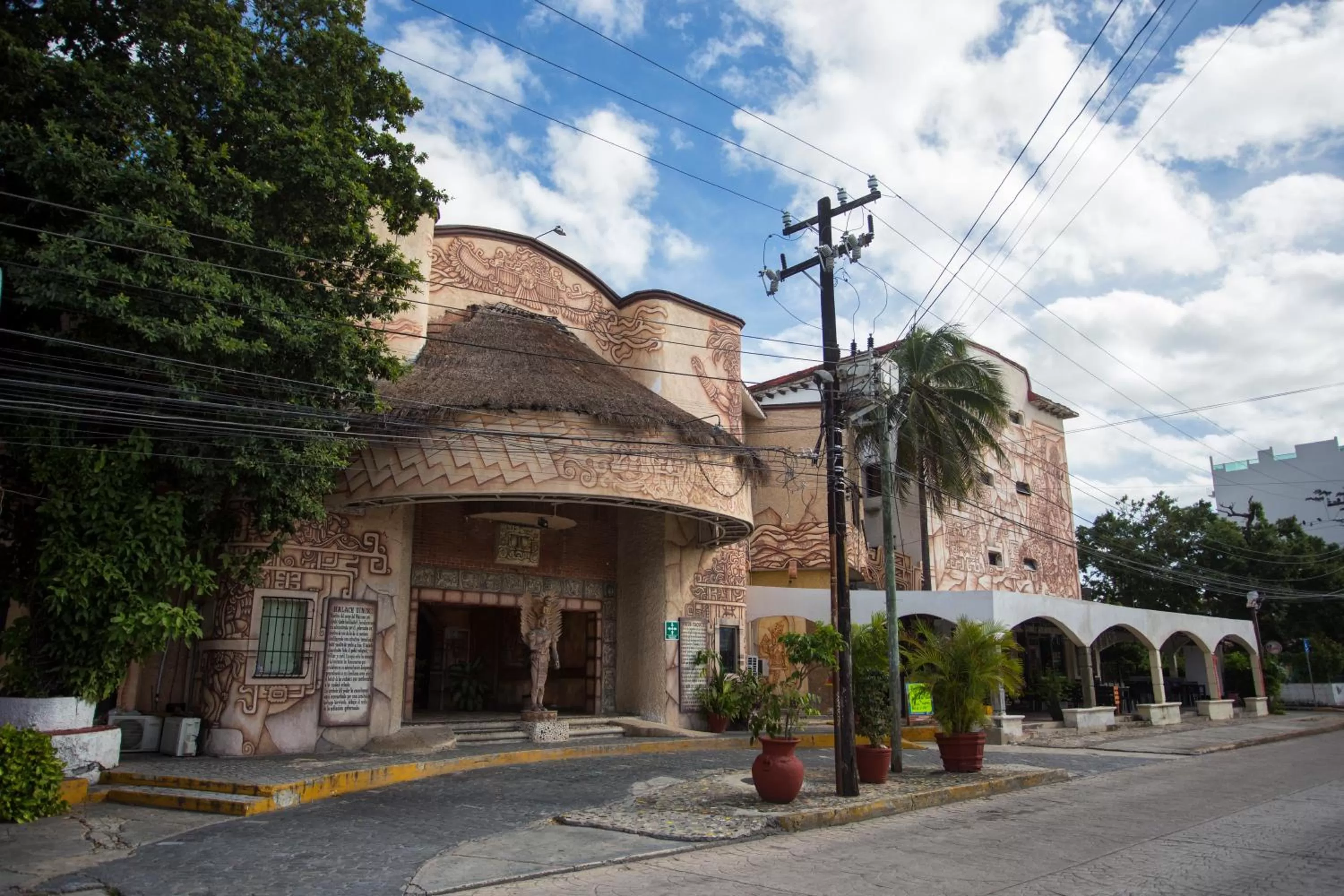 Facade/entrance in Hotel Xbalamqué & Spa Cancún Centro