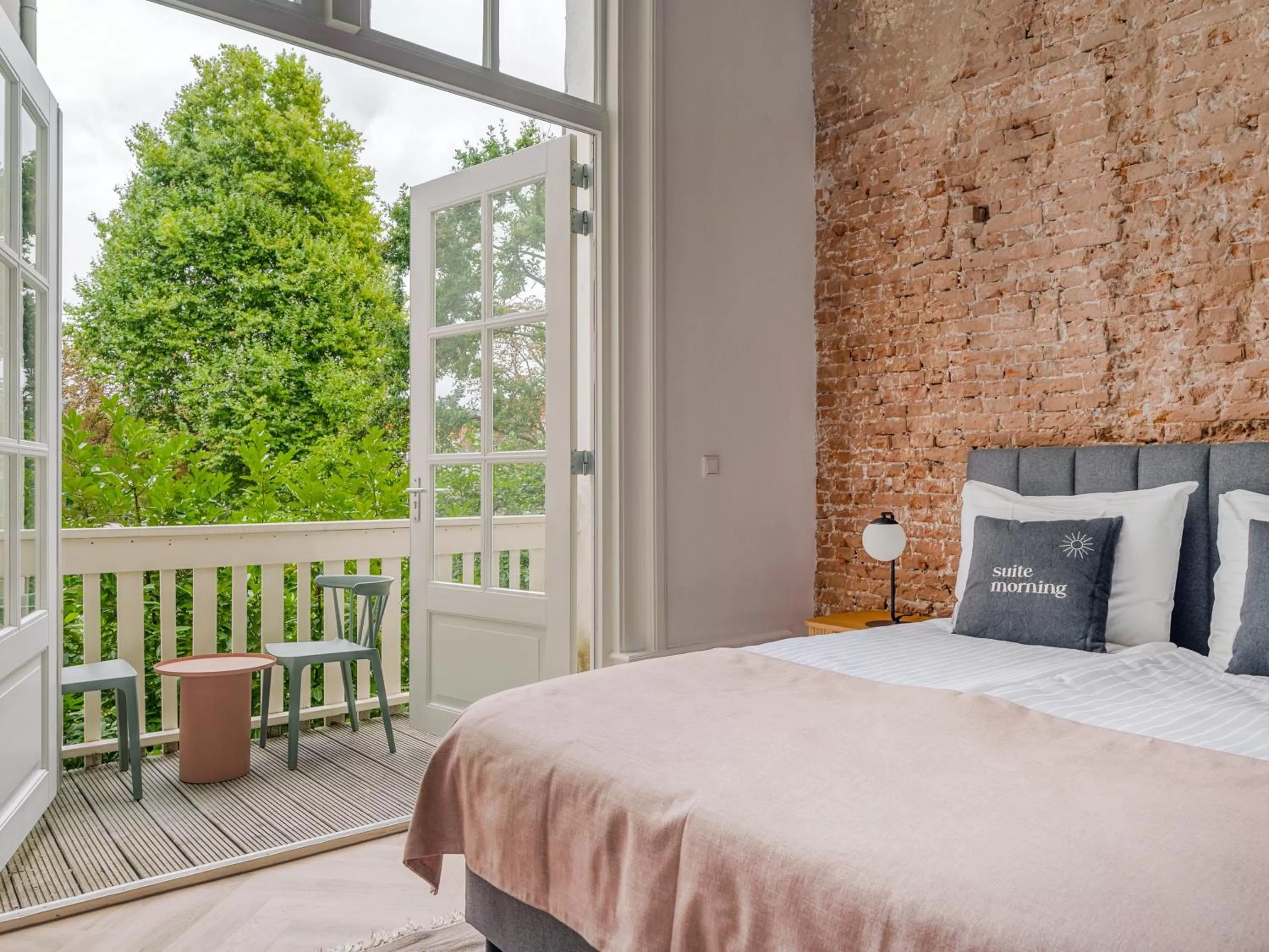 Bed in City Rooms Amsterdam Hemonystraat - Digital access