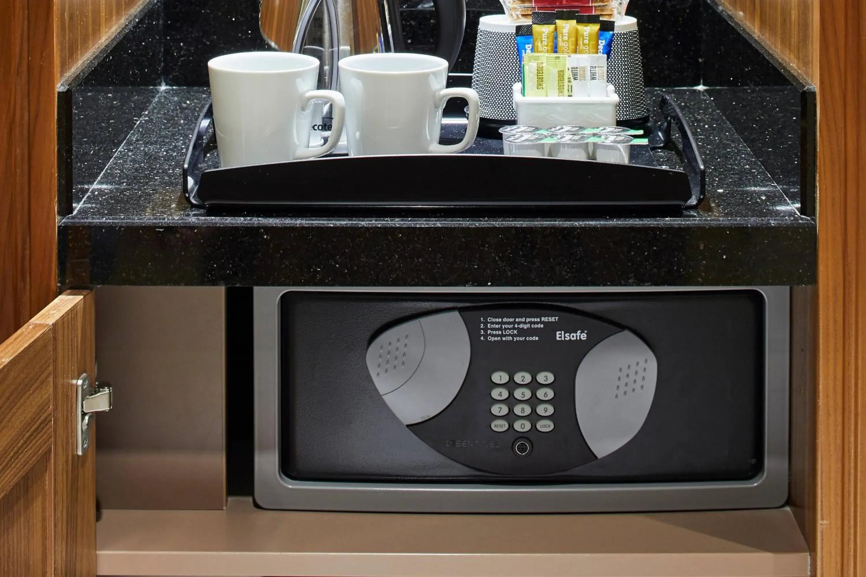 Superior Suite, 1 Bedroom Suite, 1 King, Sofa bed in London Marriott Hotel Twickenham Superior Suite, 1 Bedroom Suite, 1 King, Sofa bed in London Marriott Hotel Twickenham