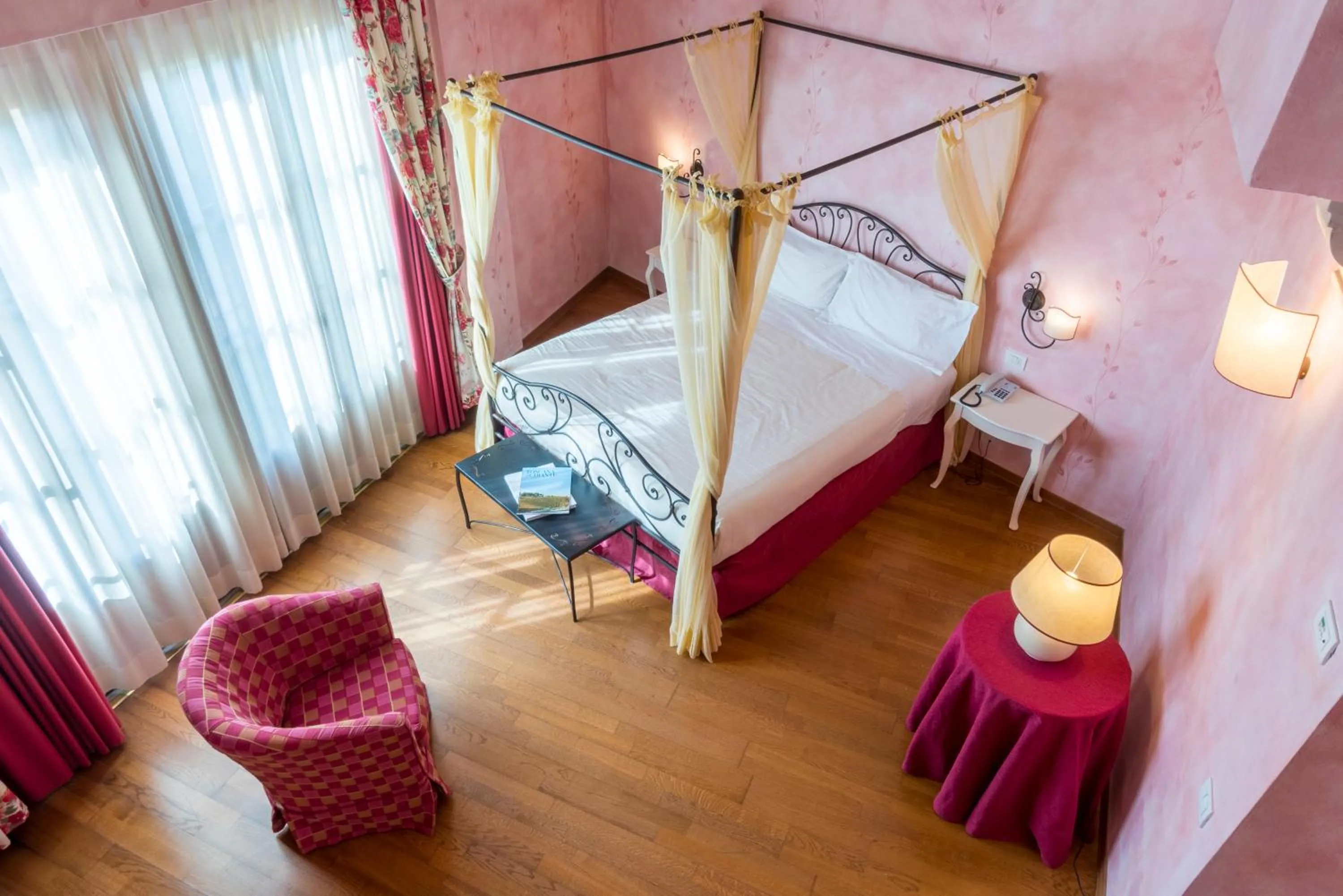 Bed in Hotel Borgo Di Cortefreda - Place of Charme