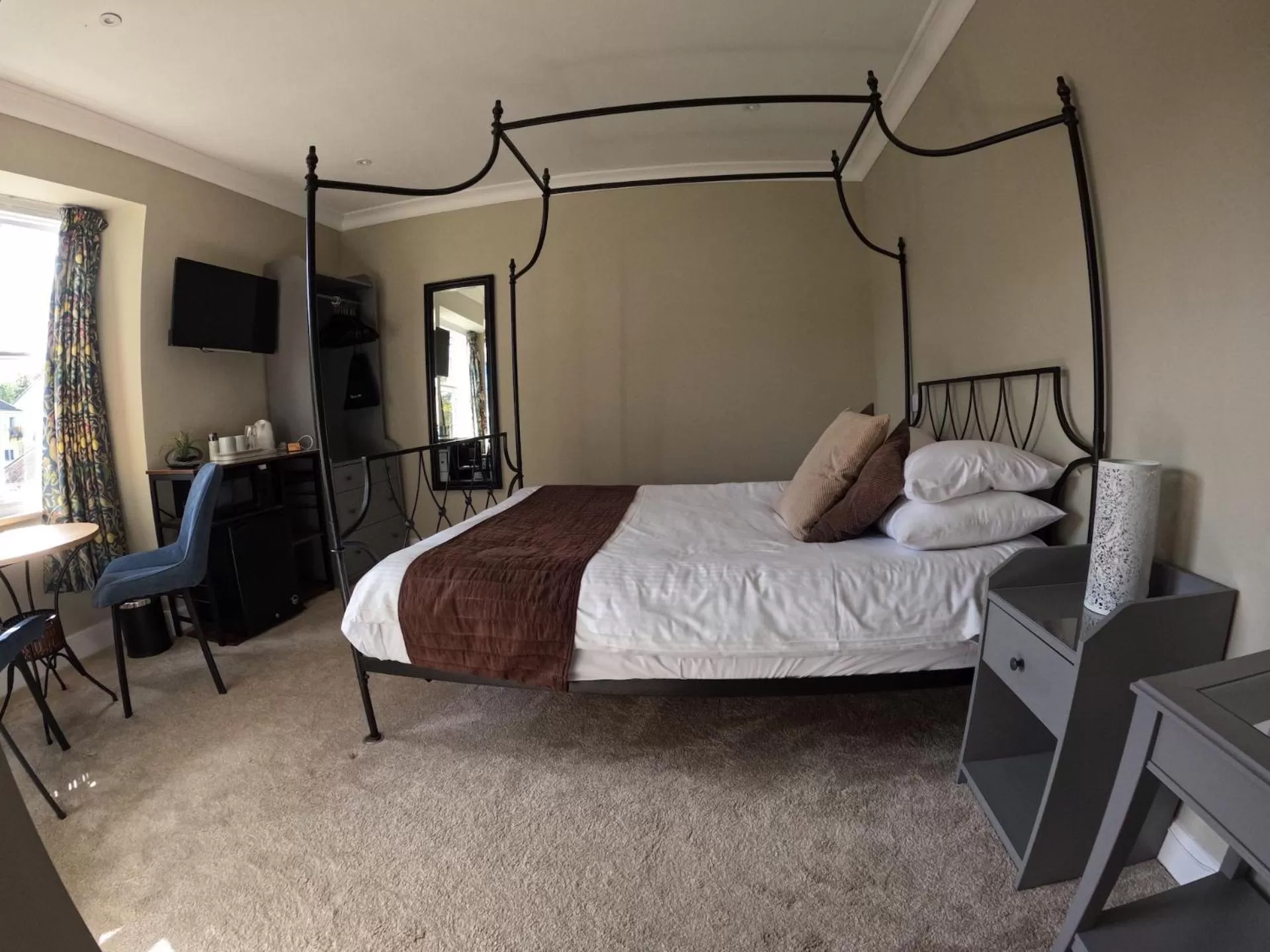 Bed in The Grove Falmouth