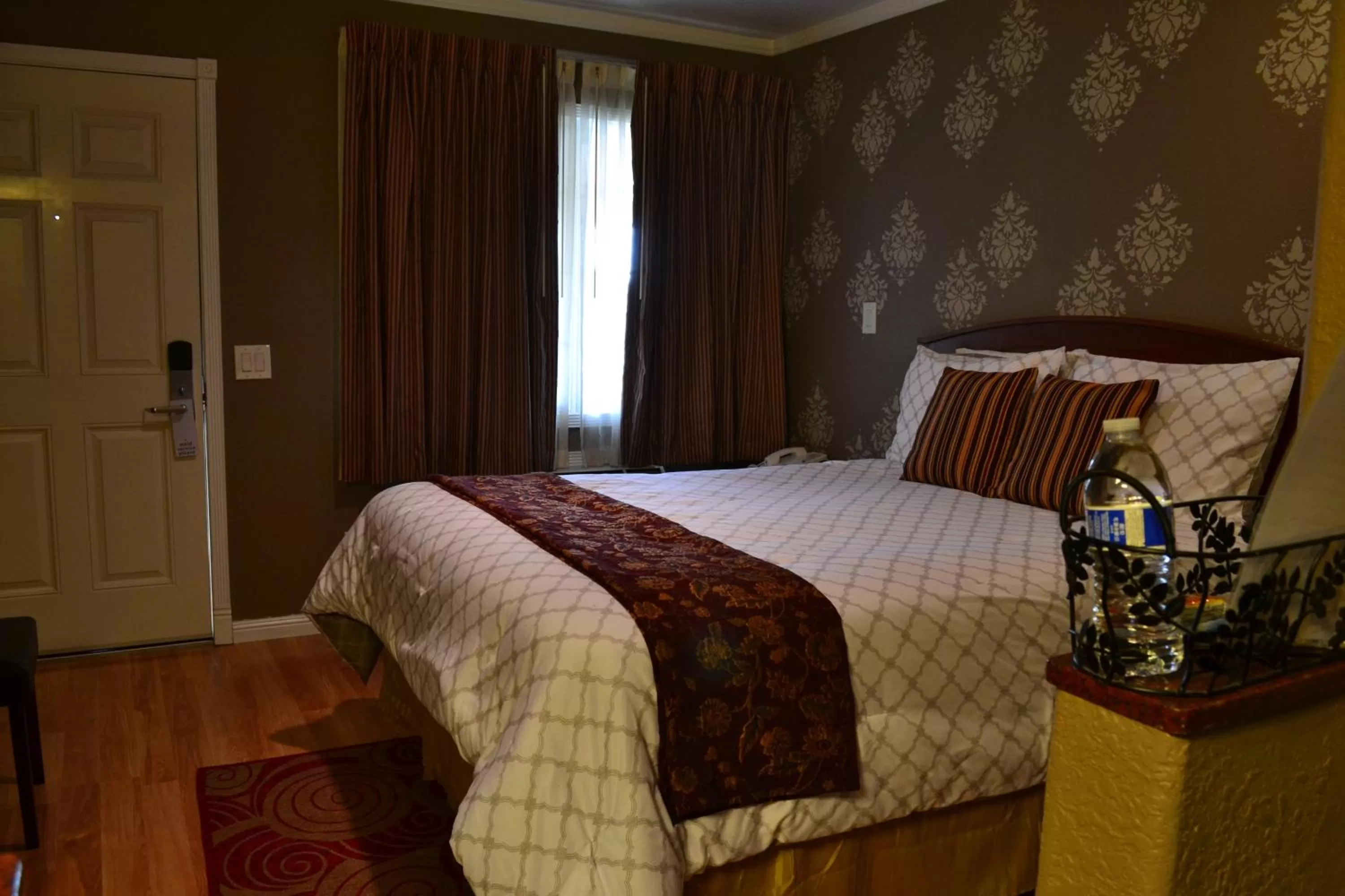 Bed in Chardonnay Lodge