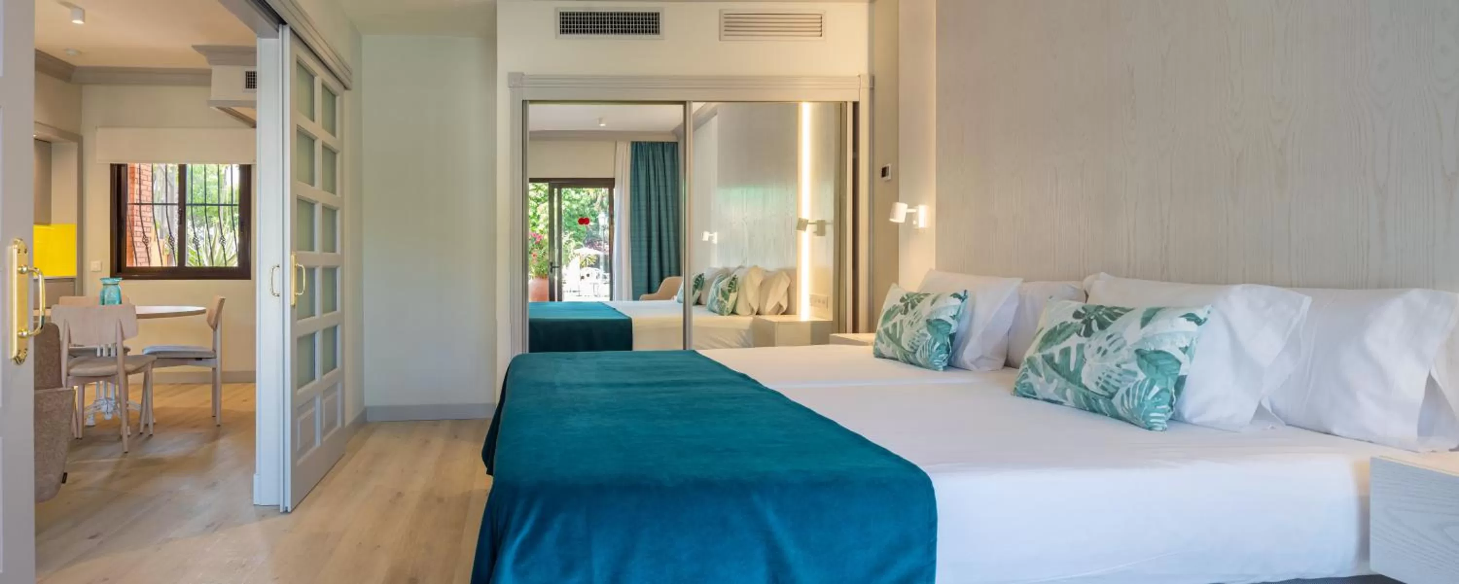 Living room, Bed in Villa Mandi Golf Resort