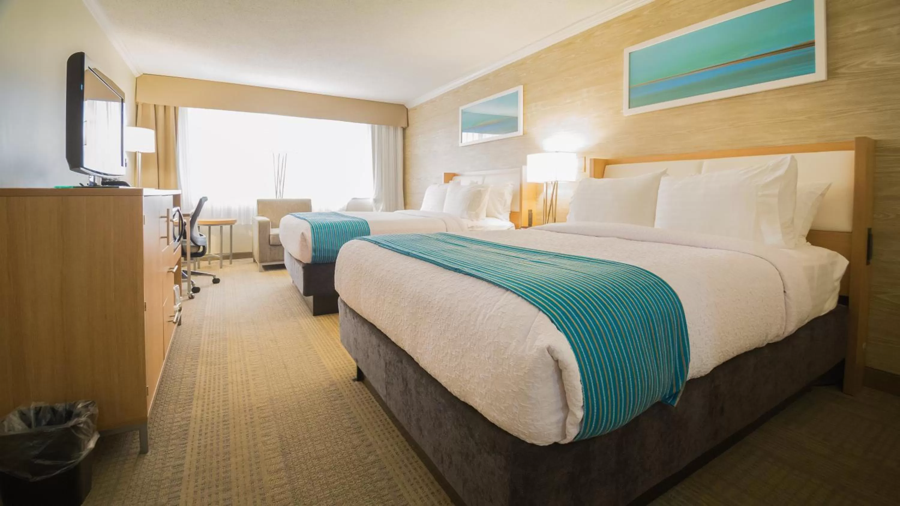 Photo of the whole room, Bed in Holiday Inn Greenville by IHG