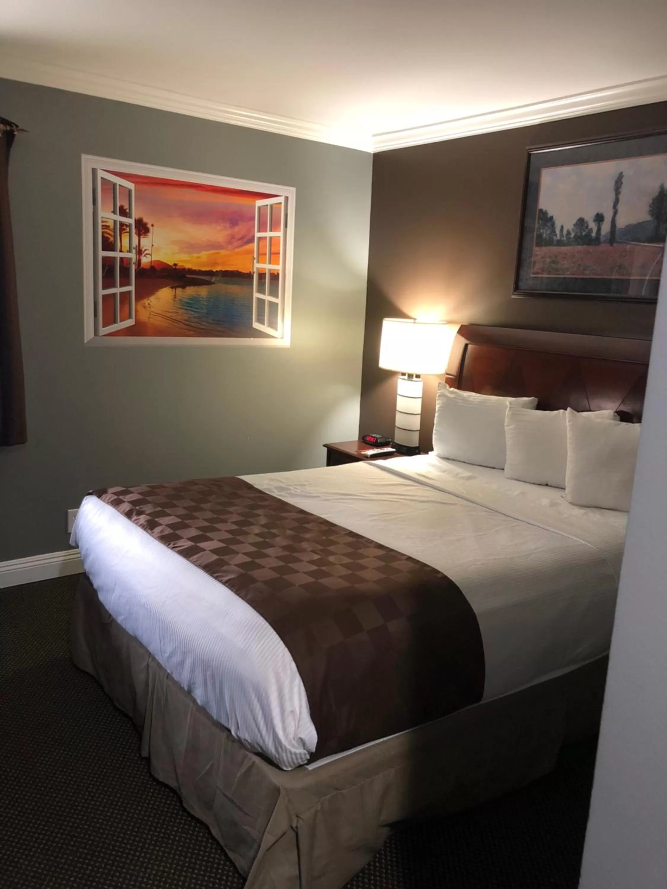 Bed in Knights Inn Los Angeles Central / Convention Center Area