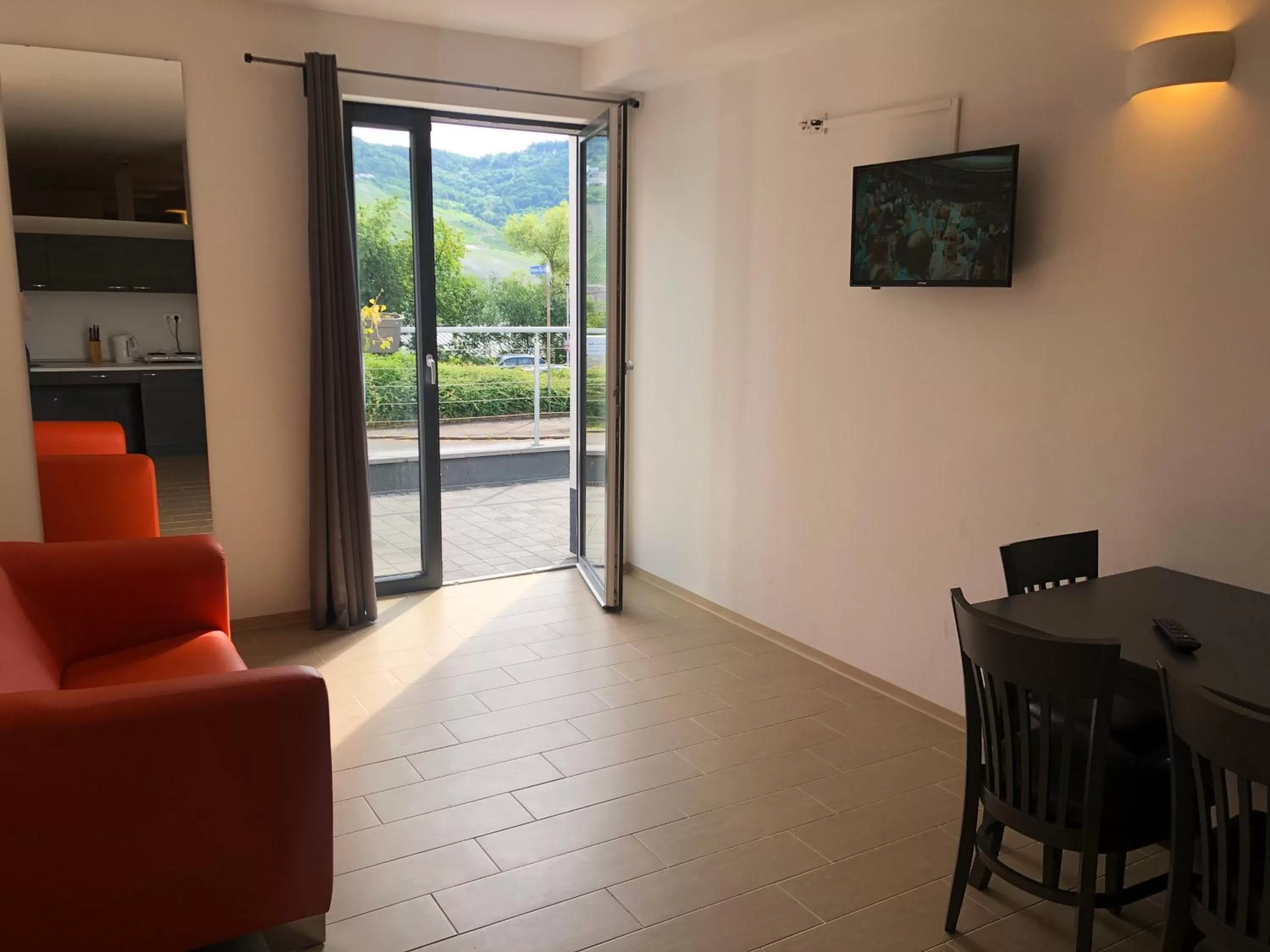 Apartment with Balcony in Augustus Hotel Bernkastel - Comfortable Budget Hotel