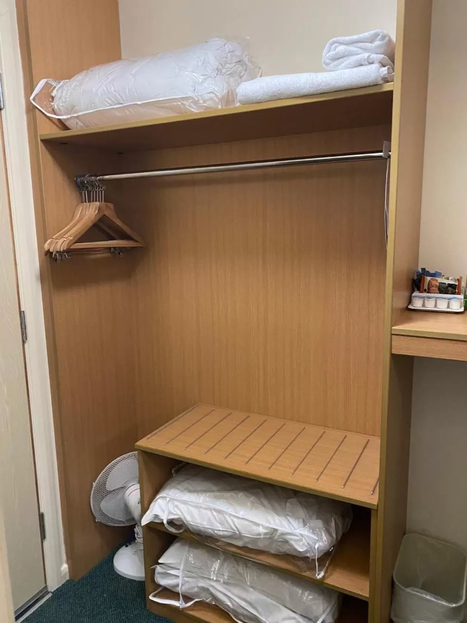 Bedroom, Bed in Days Inn Michaelwood M5