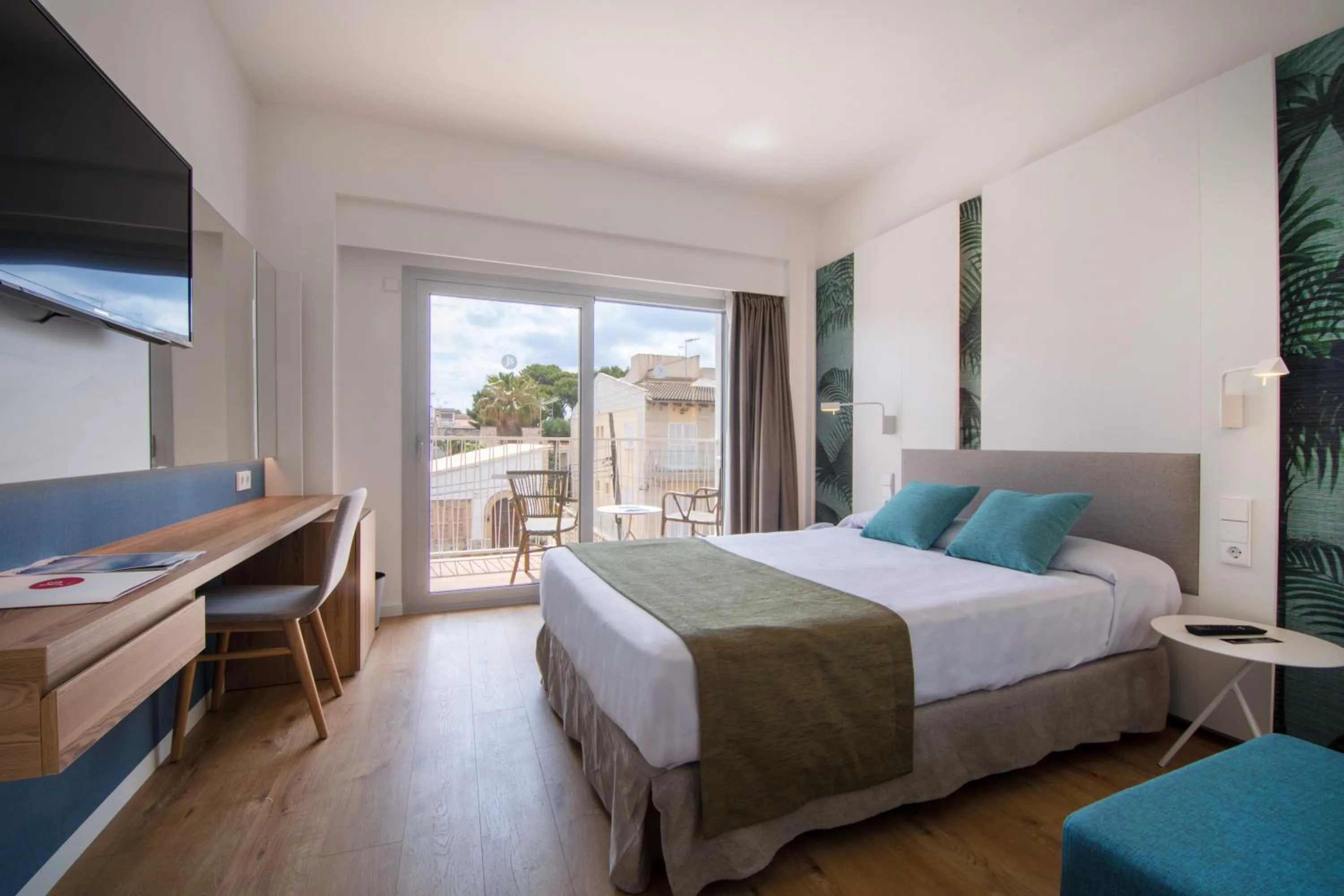 Double Room with Balcony (1 Adult) in JS Yate