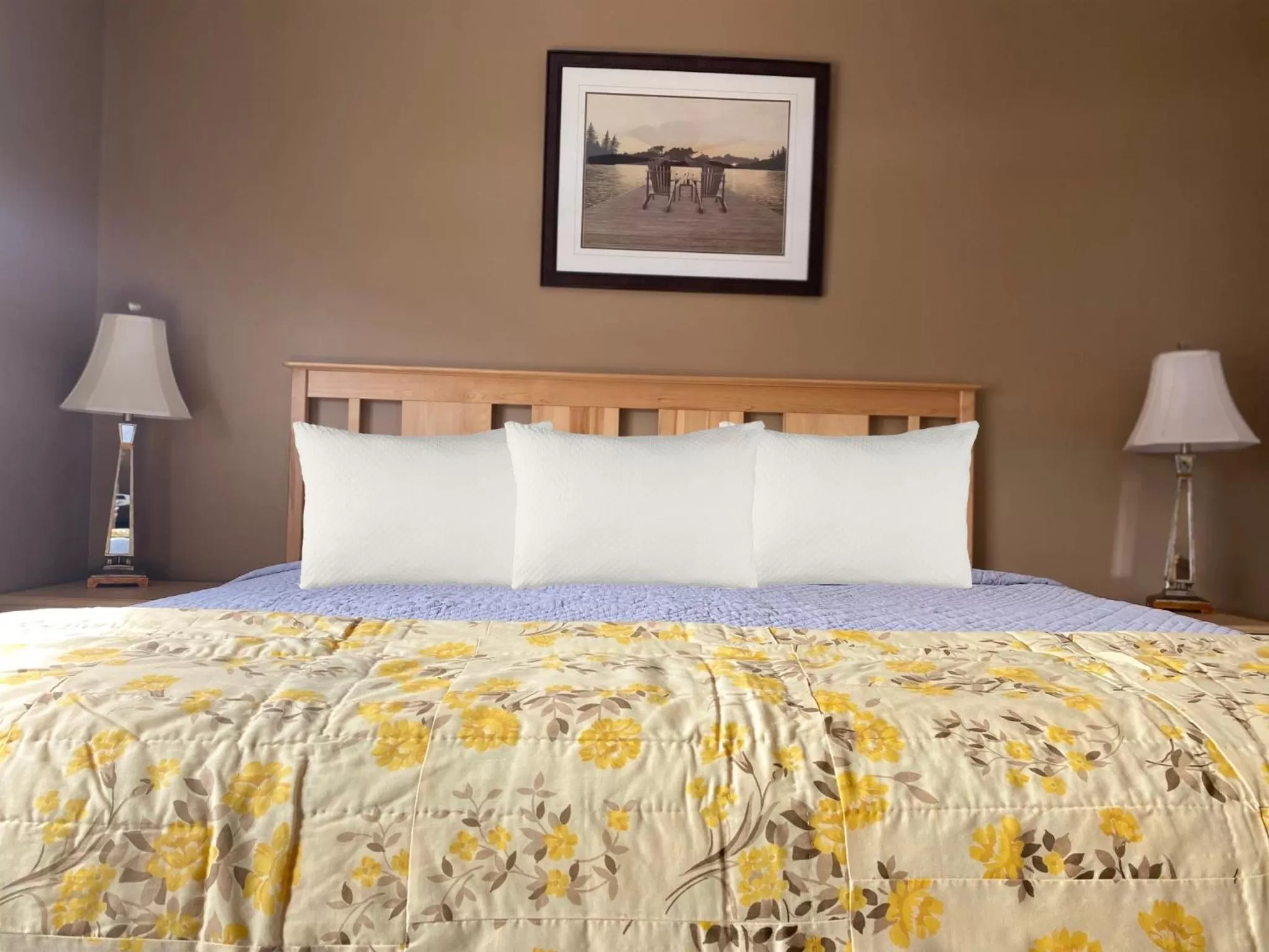 Bed in Sea Breeze Bed & Breakfast and RV Park