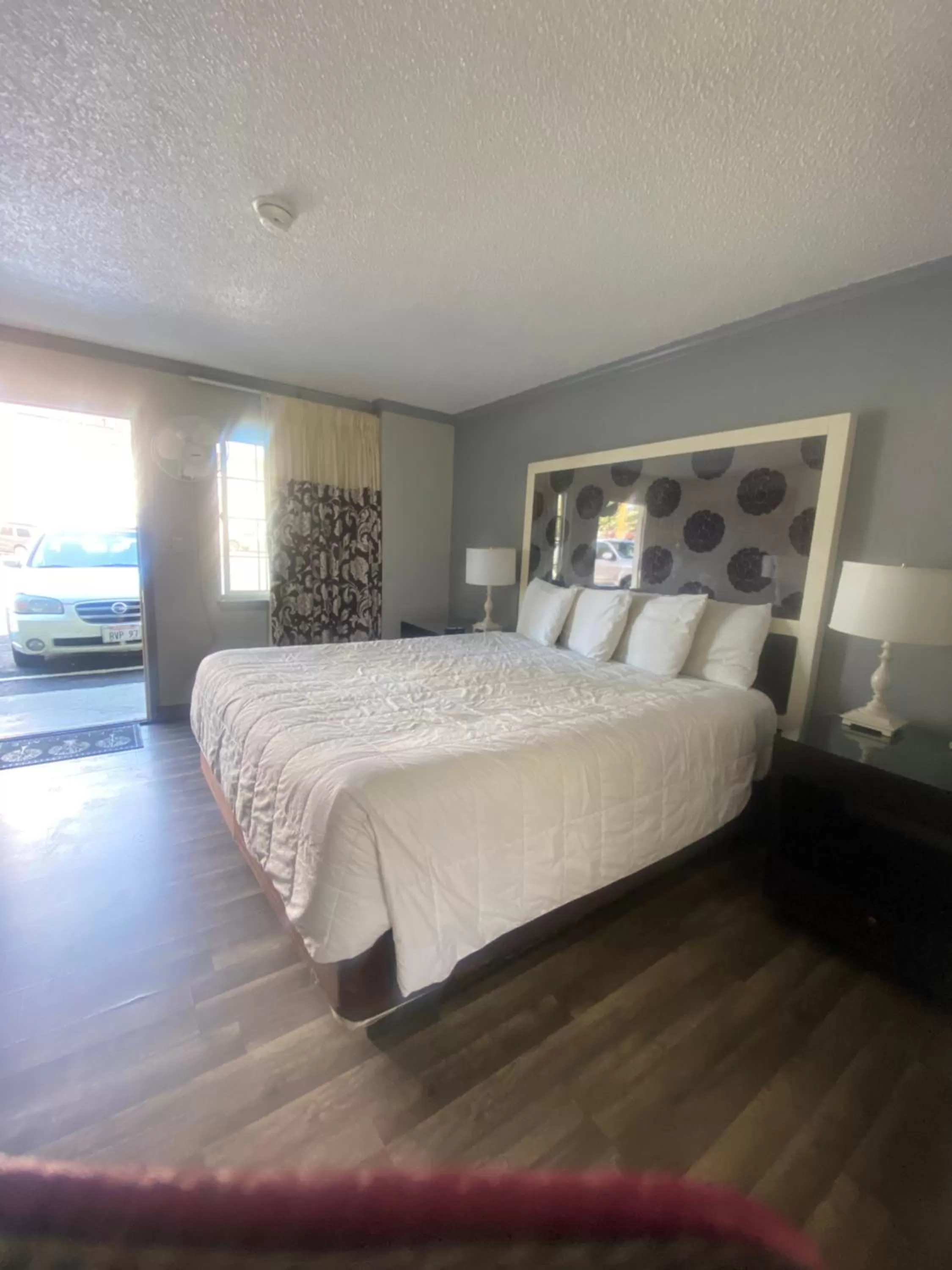 Bed in Budget INN At The Heavenly Gondola