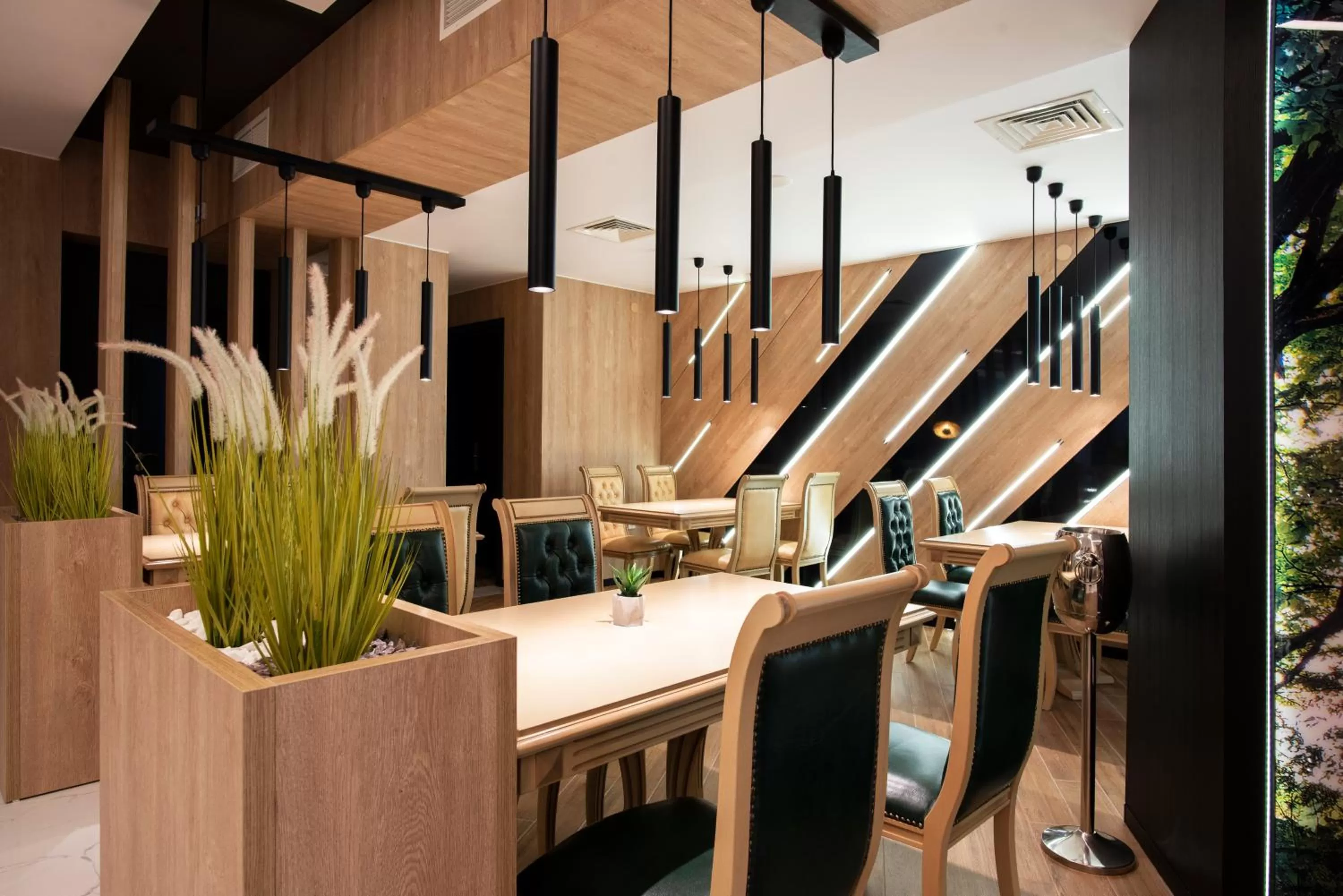 Restaurant/places to eat in Family Hotel Business Club