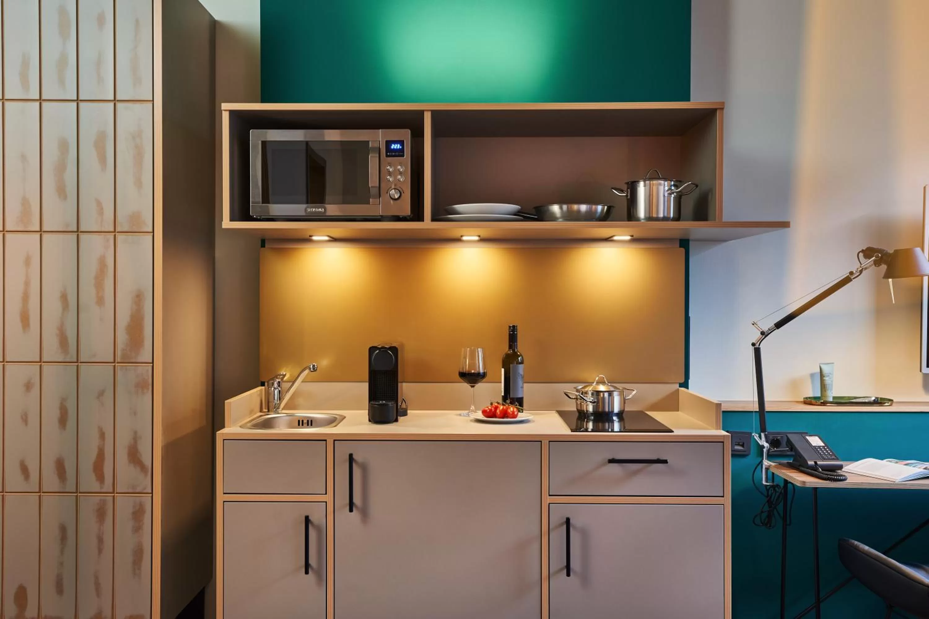 Coffee/tea facilities in hood house