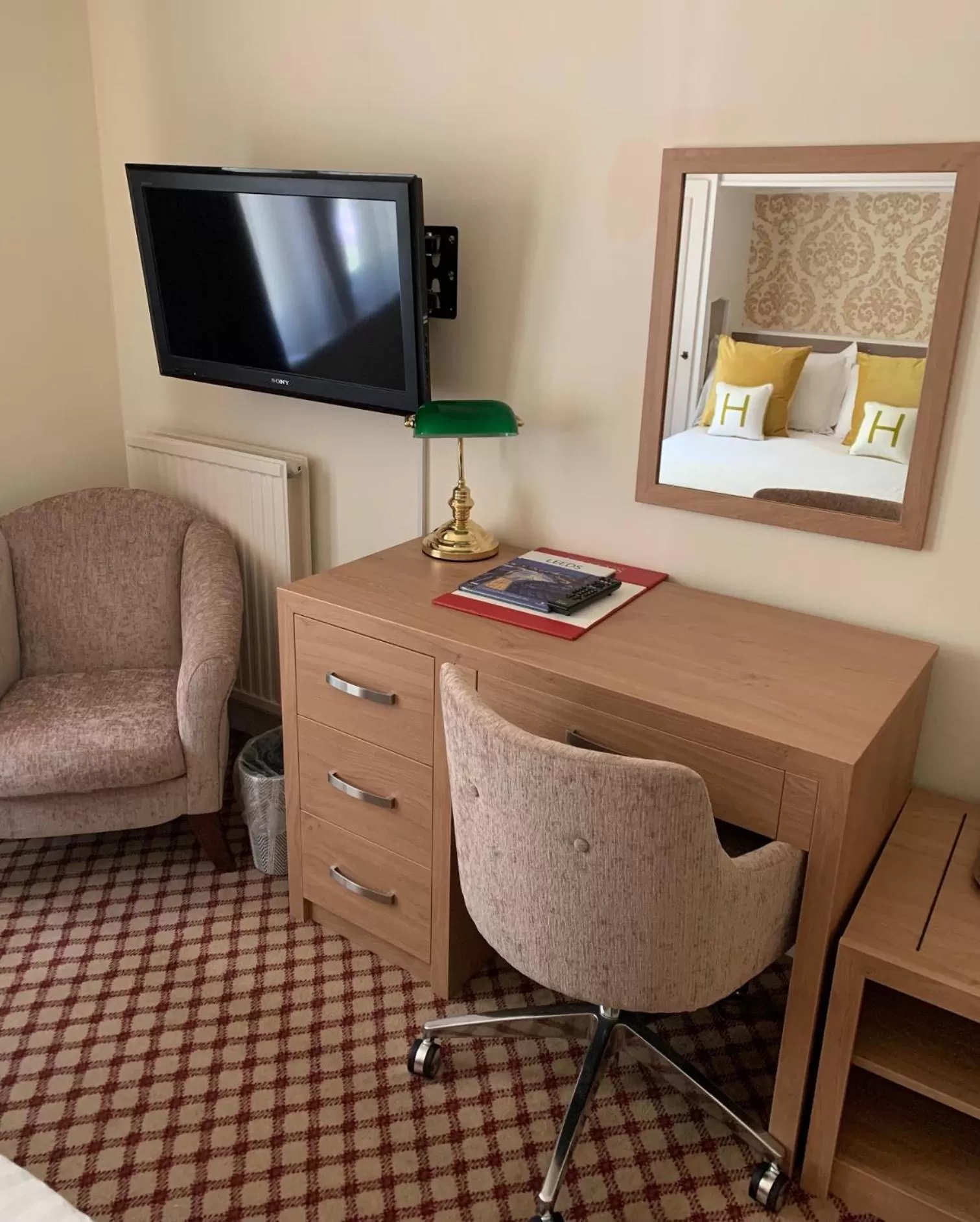 TV and multimedia in Haley's Hotel