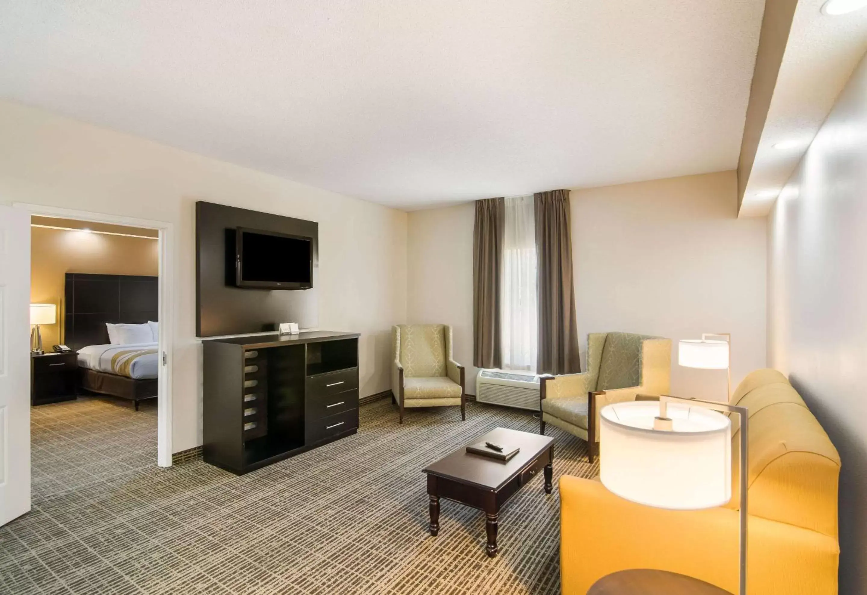 King Suite - Accessible/Non-Smoking in Quality Inn Crestview Near Eglin AFB King Suite - Accessible/Non-Smoking in Quality Inn Crestview Near Eglin AFB