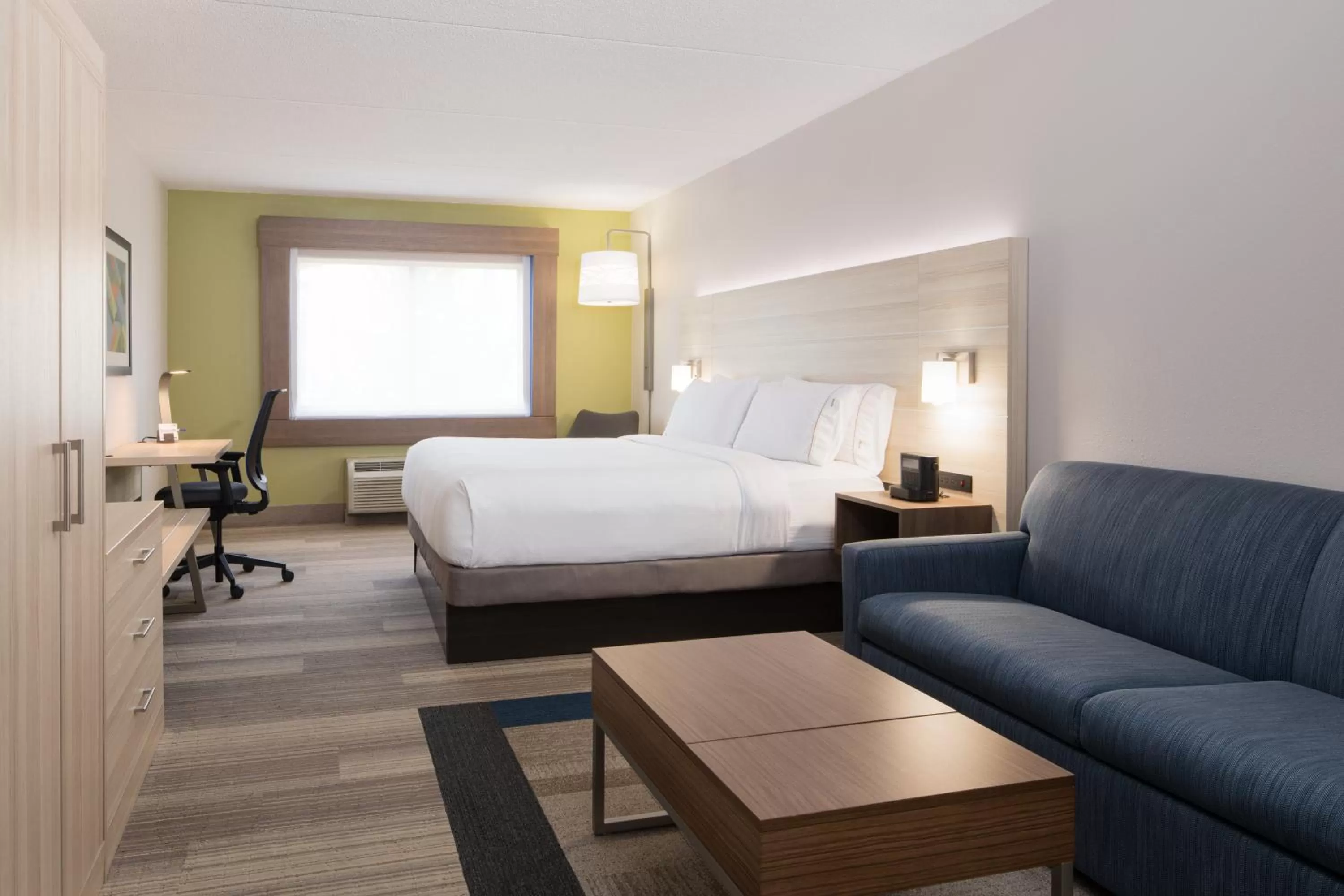 Photo of the whole room, Bed in Holiday Inn Express Louisville Northeast by IHG