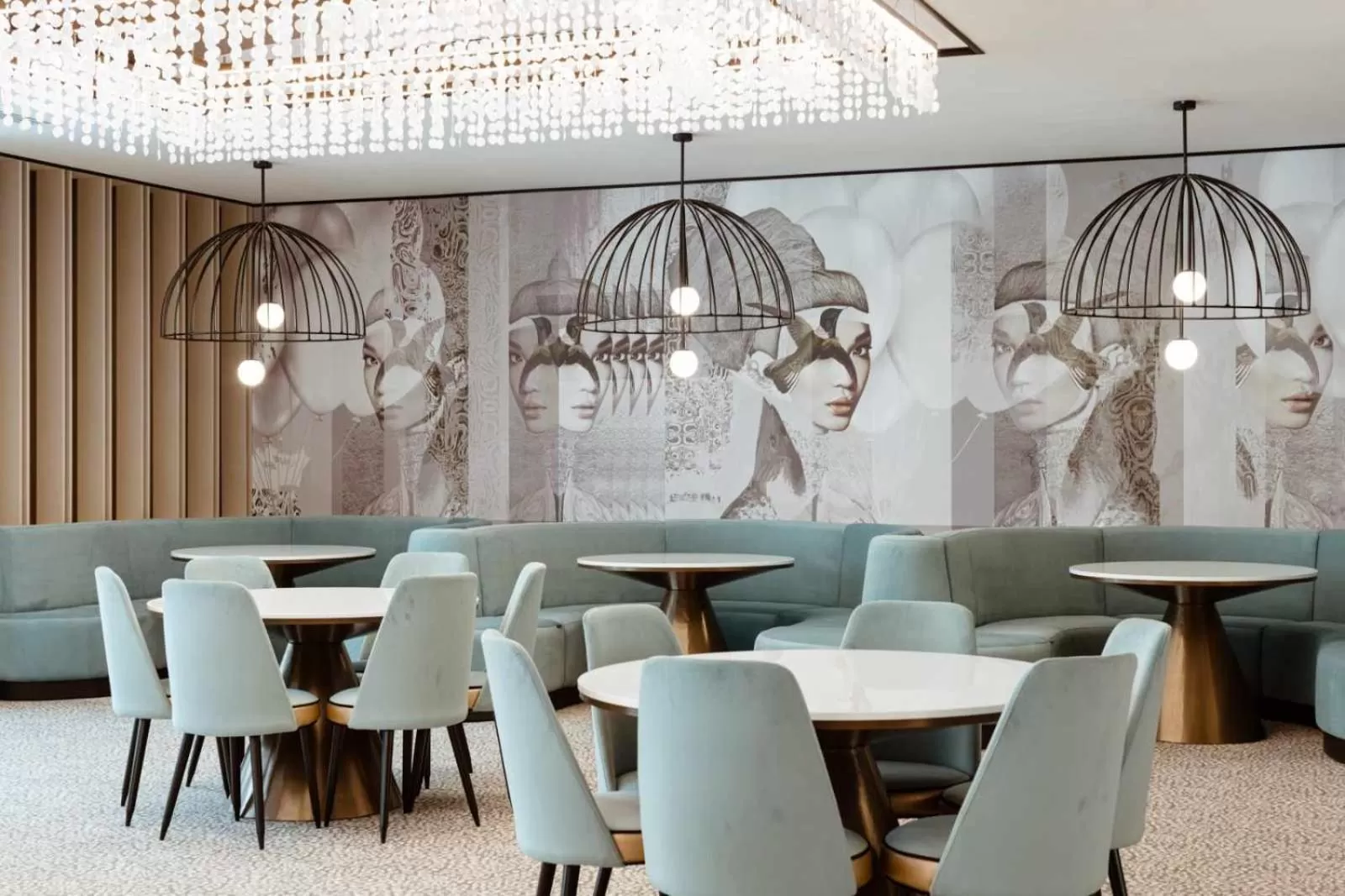 Restaurant/places to eat in Hotel Savior