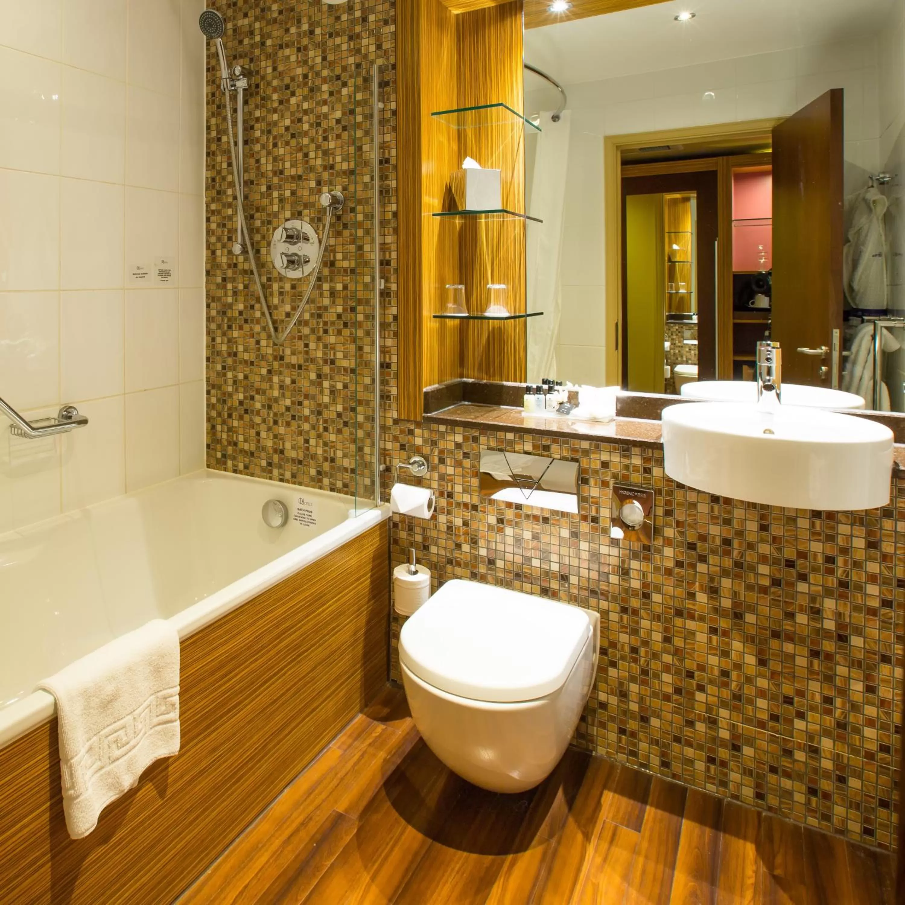 Shower in Ashford International Hotel & Spa