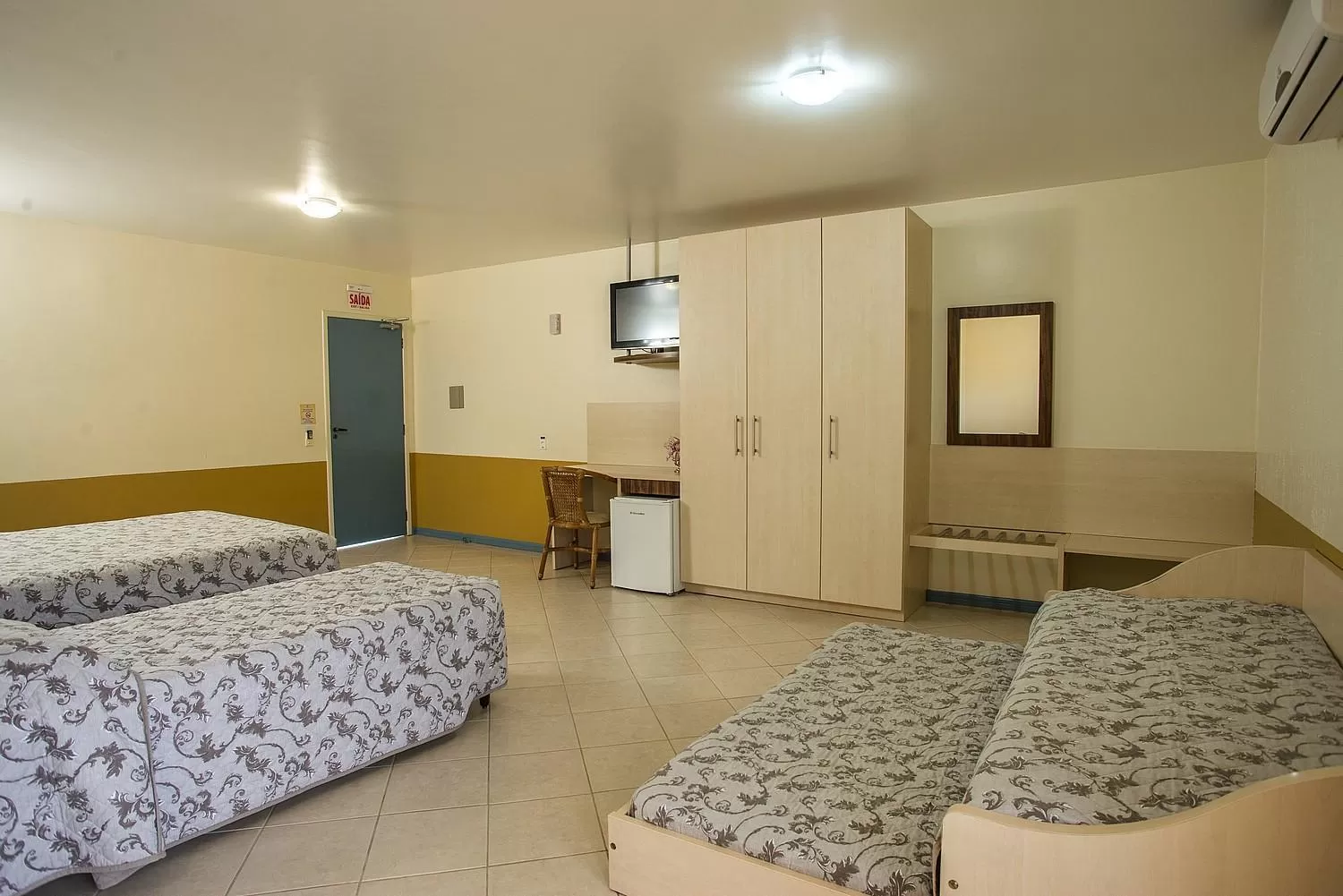 Photo of the whole room, Bed in Vila Olaria Hotel