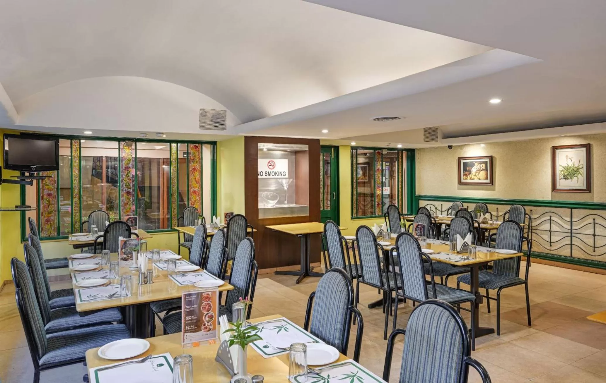 Restaurant/places to eat in The Cama - A Sabarmati Riverfront Hotel