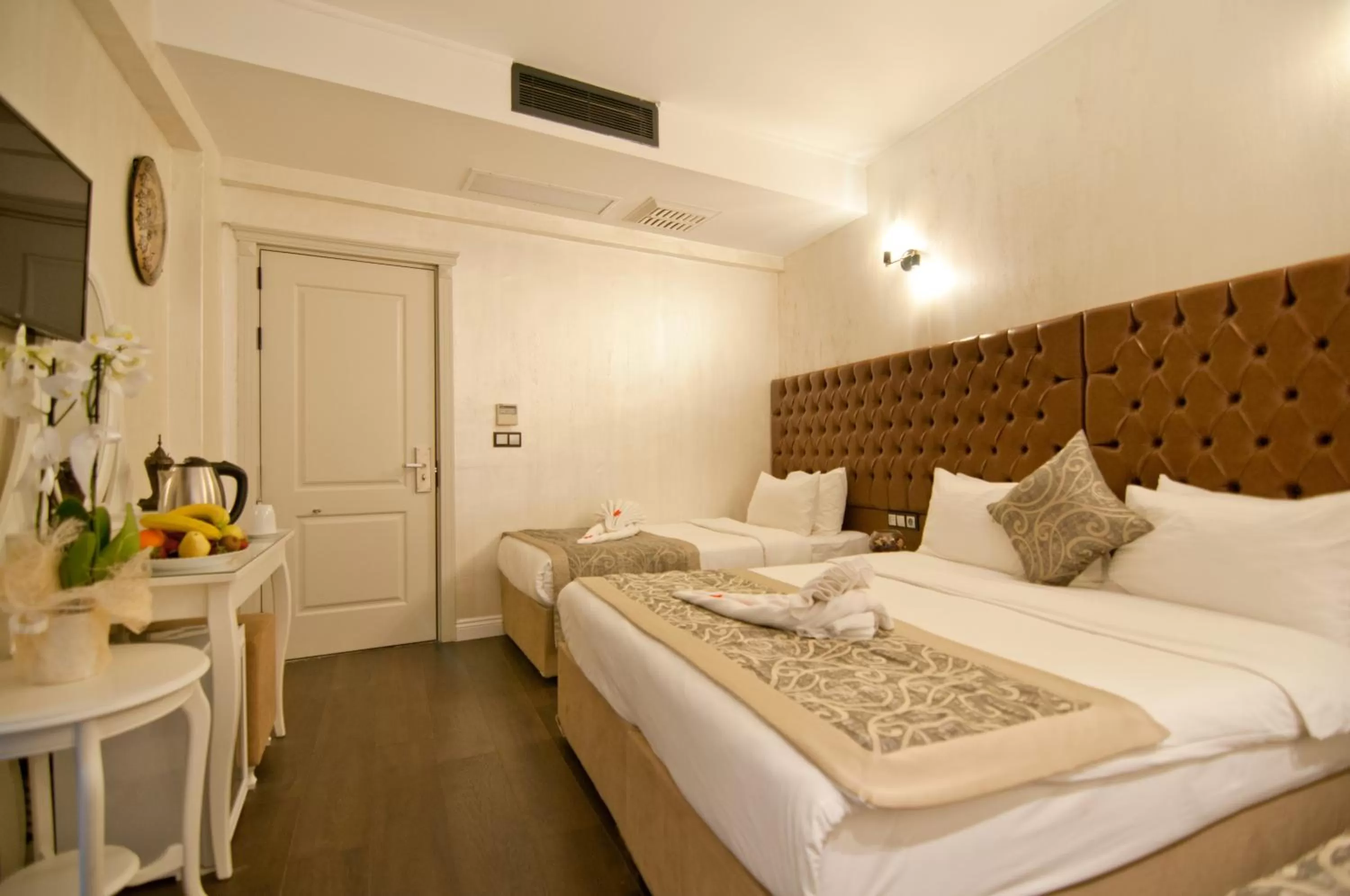 Photo of the whole room, Bed in Pruva Hotel
