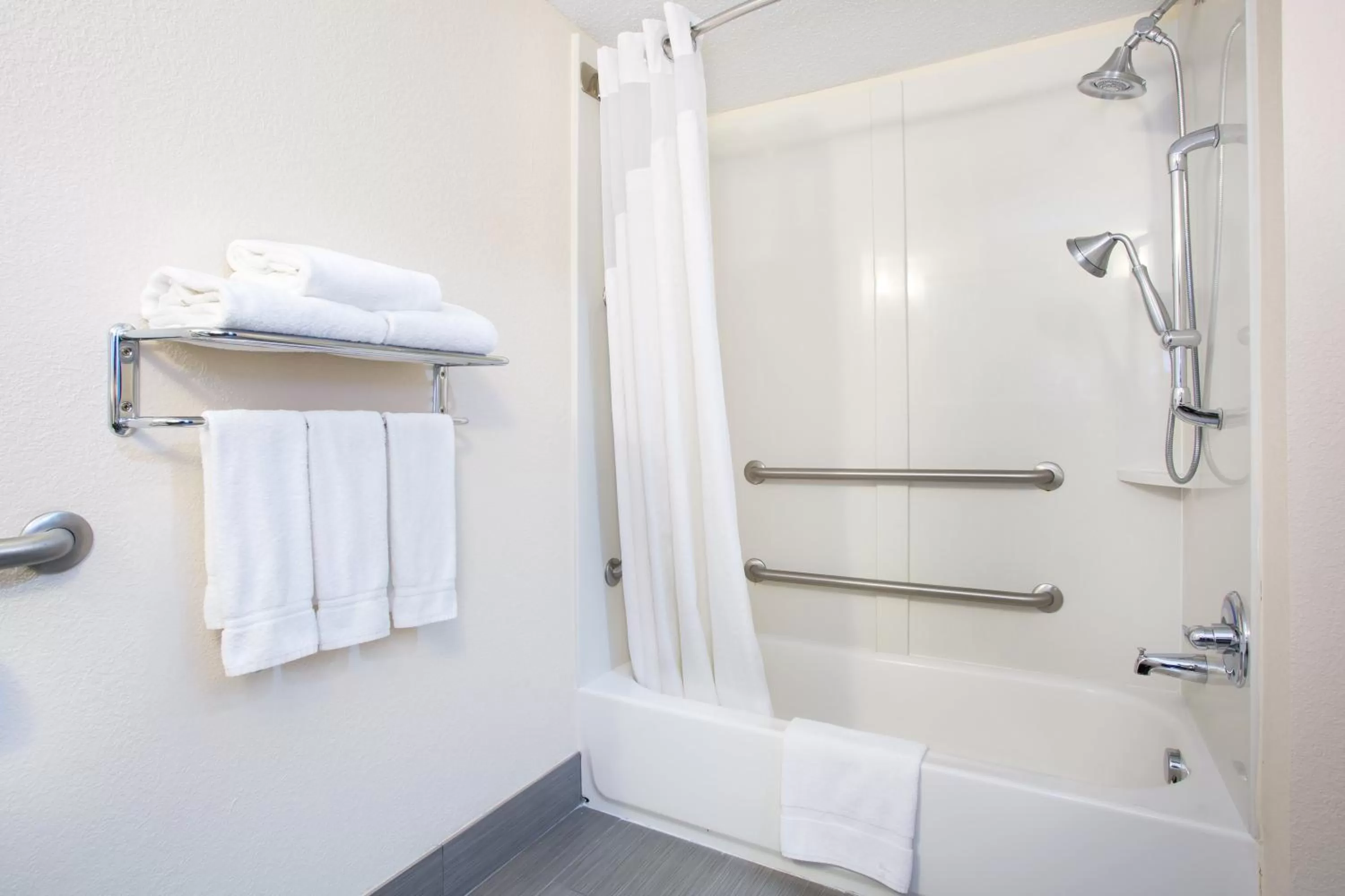 Bathroom in Holiday Inn Express Lexington Southwest Nicholasville by IHG