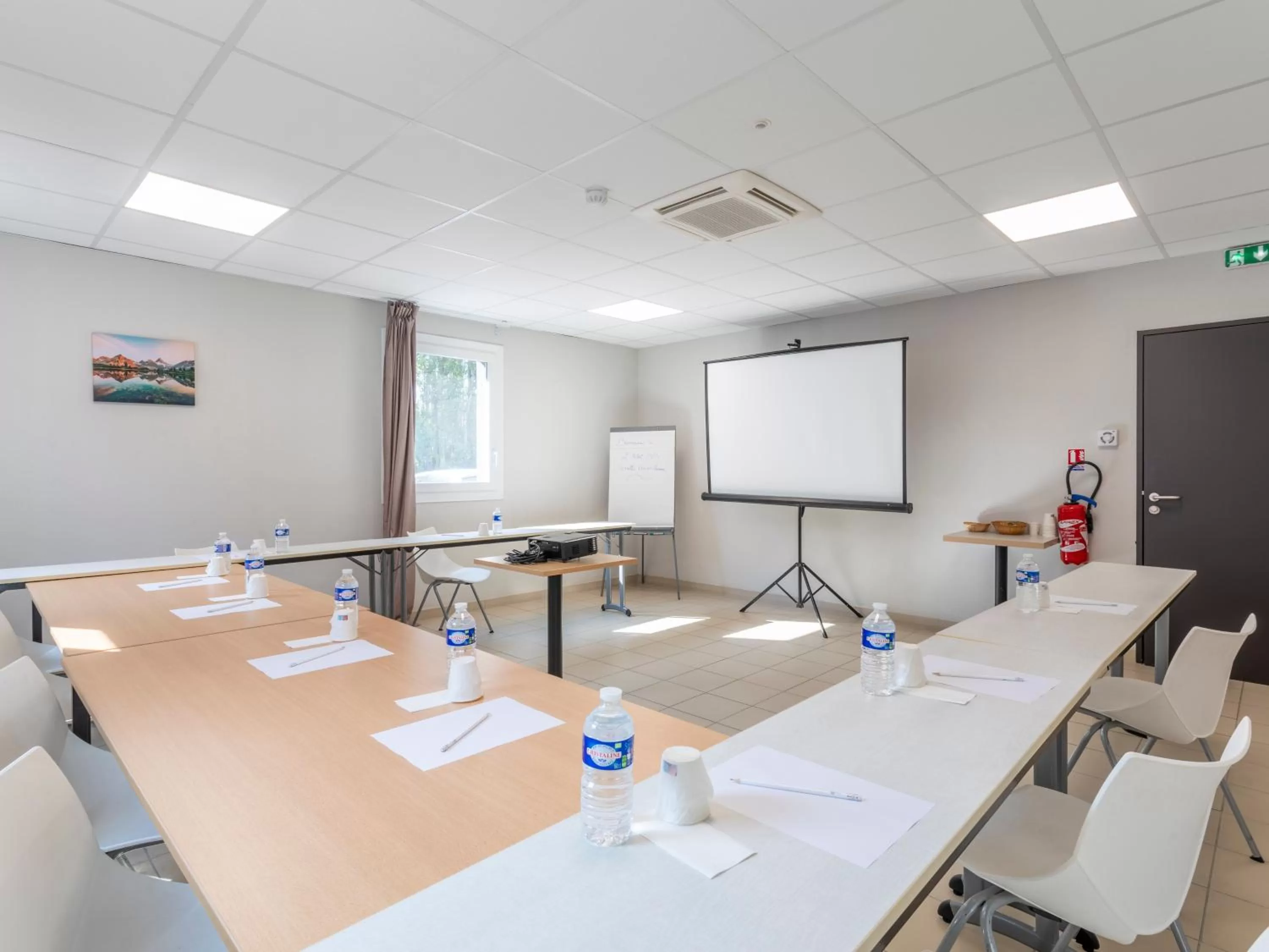 Meeting/conference room in B&B HOTEL Aix en Provence Venelles