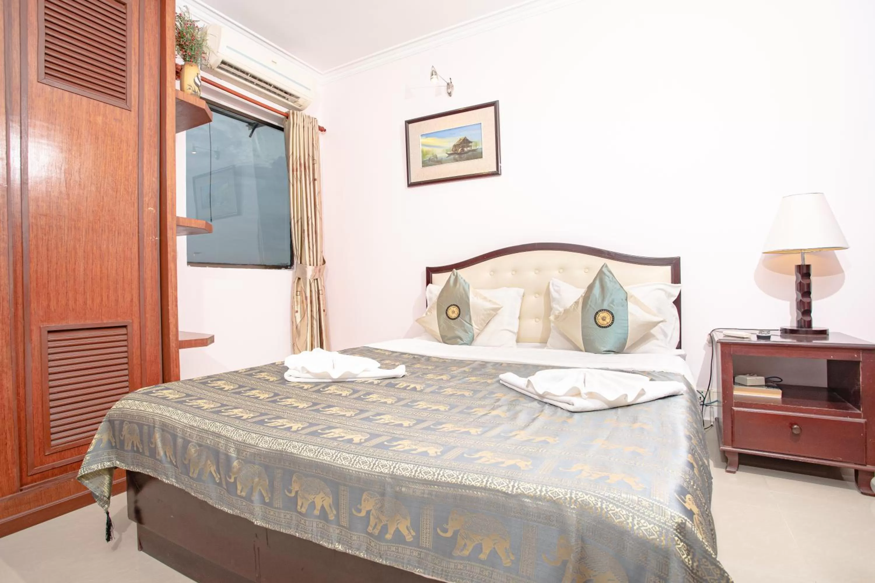 Bed in Silver Mounts Hotel