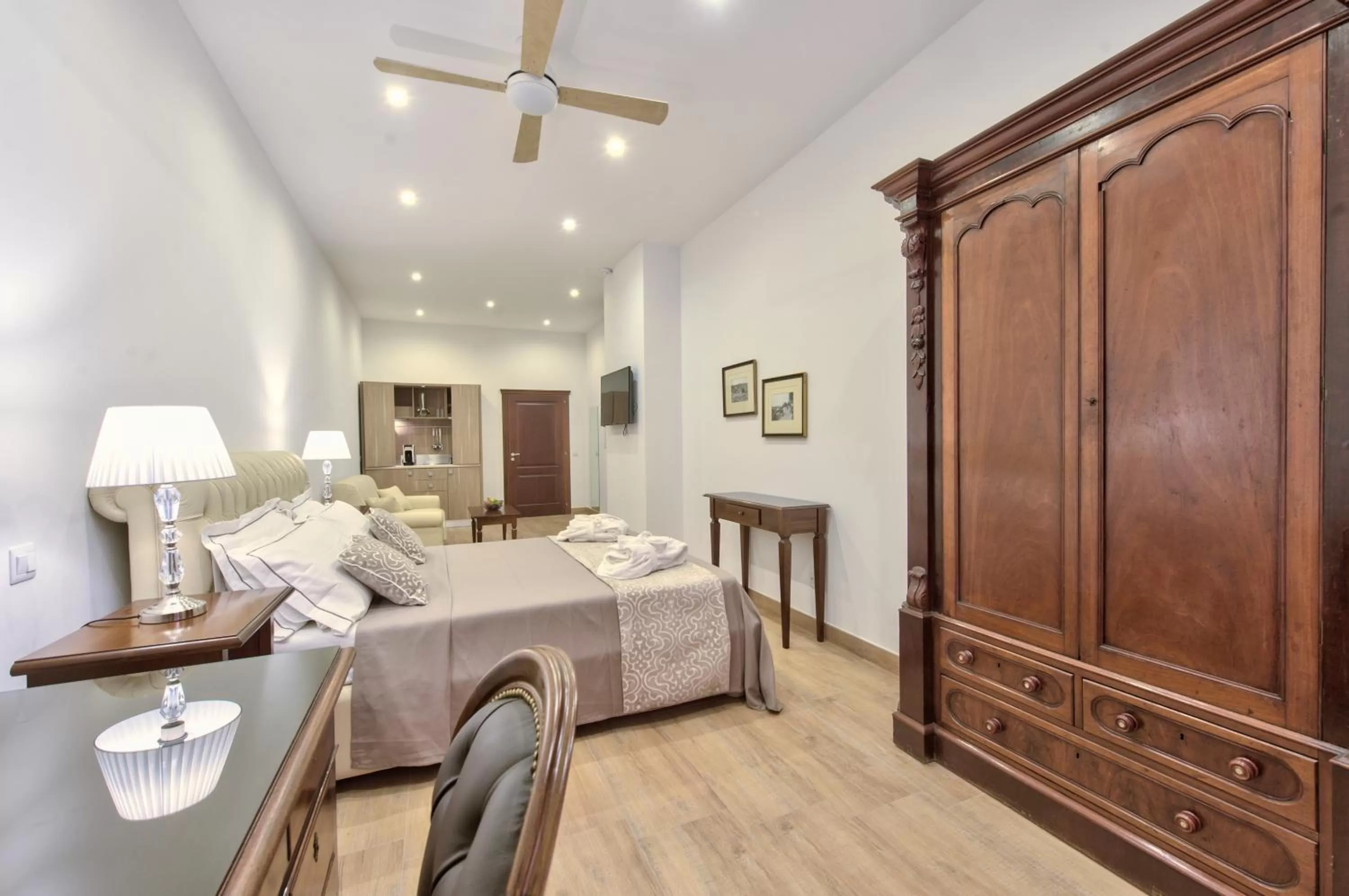 Bed in Palazzo Violetta