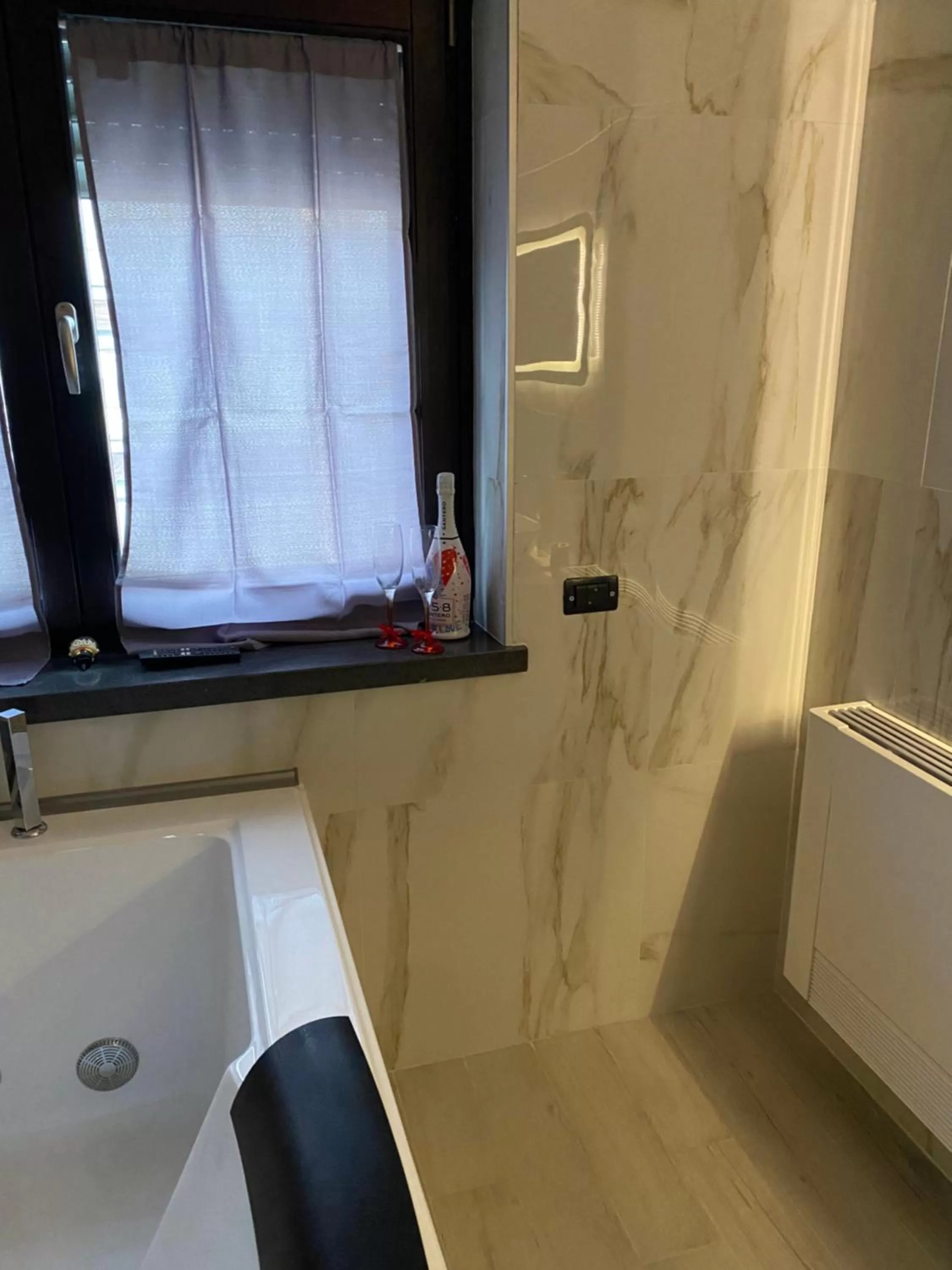 Hot Tub, TV/Entertainment Center in B&B Il Sogno