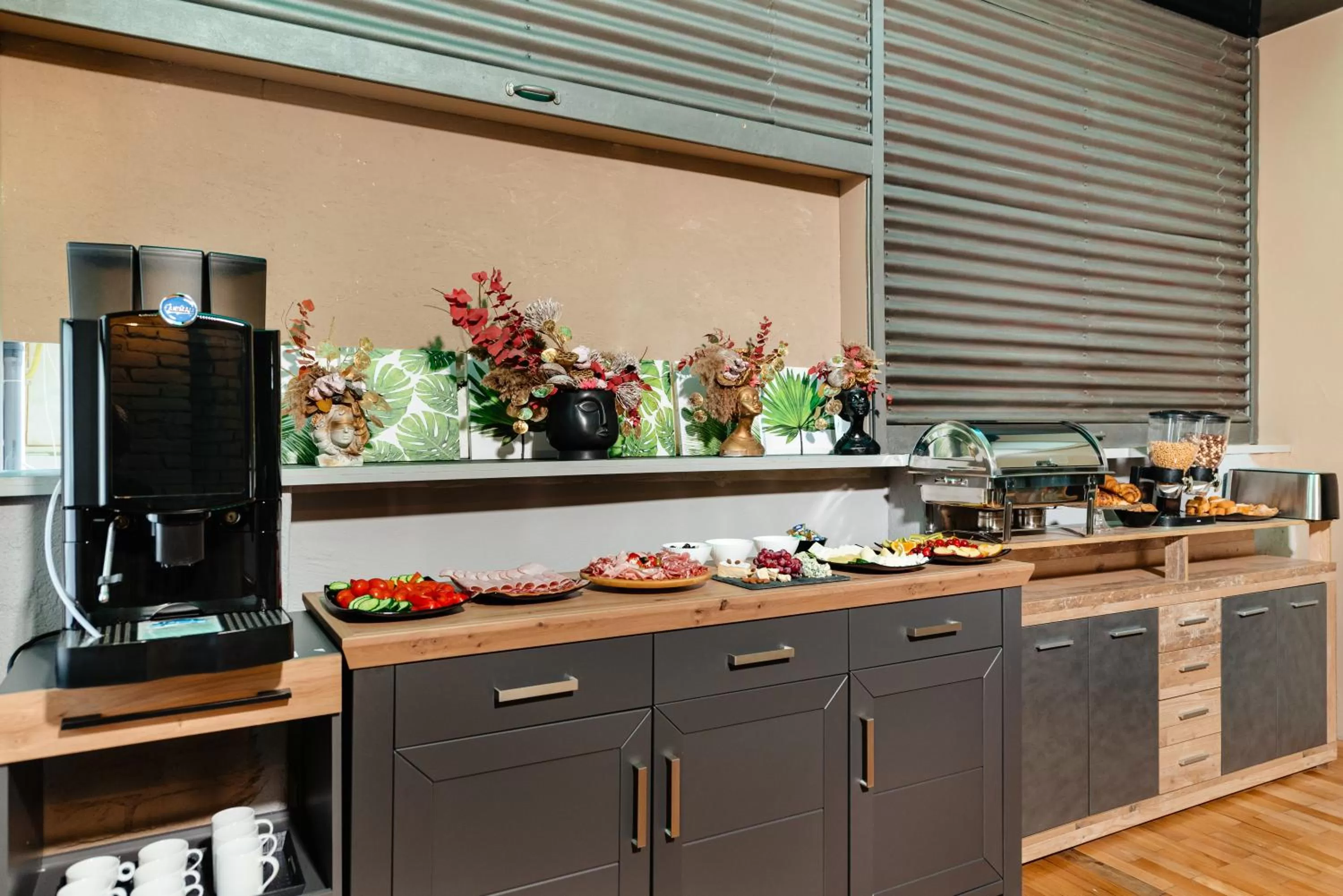 Breakfast in Palace Bulevard Inn