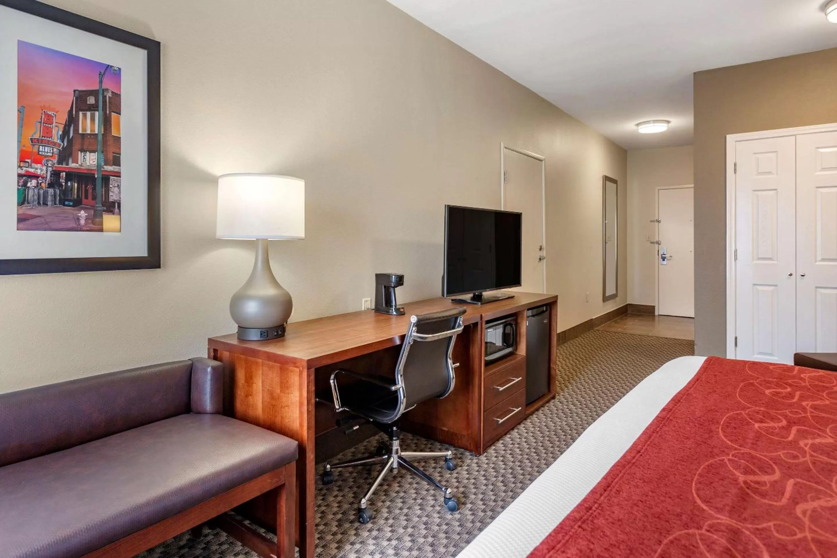 Photo of the whole room, Bed in Comfort Suites Cordova