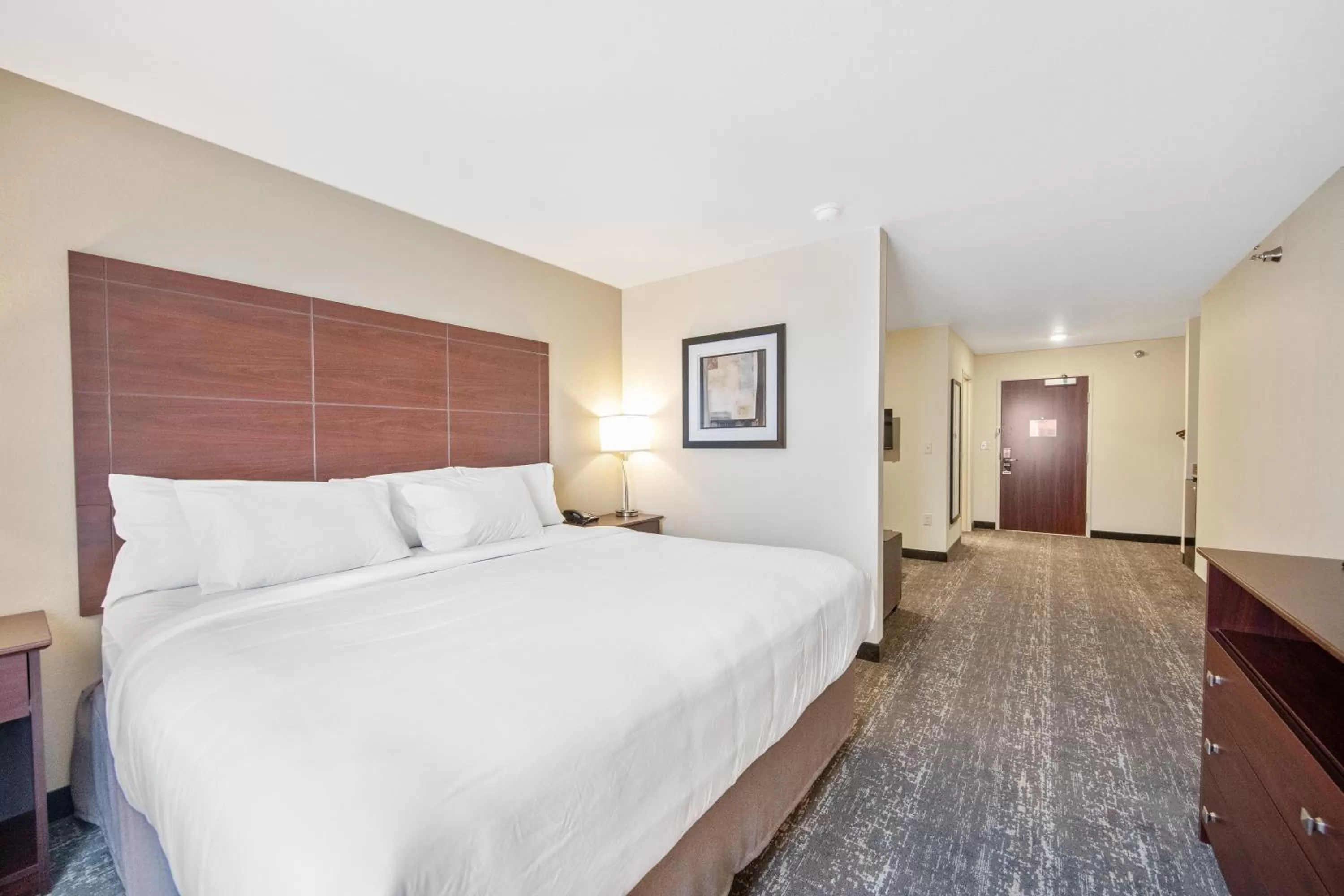 Bed in Cobblestone Hotel & Suites - Austin