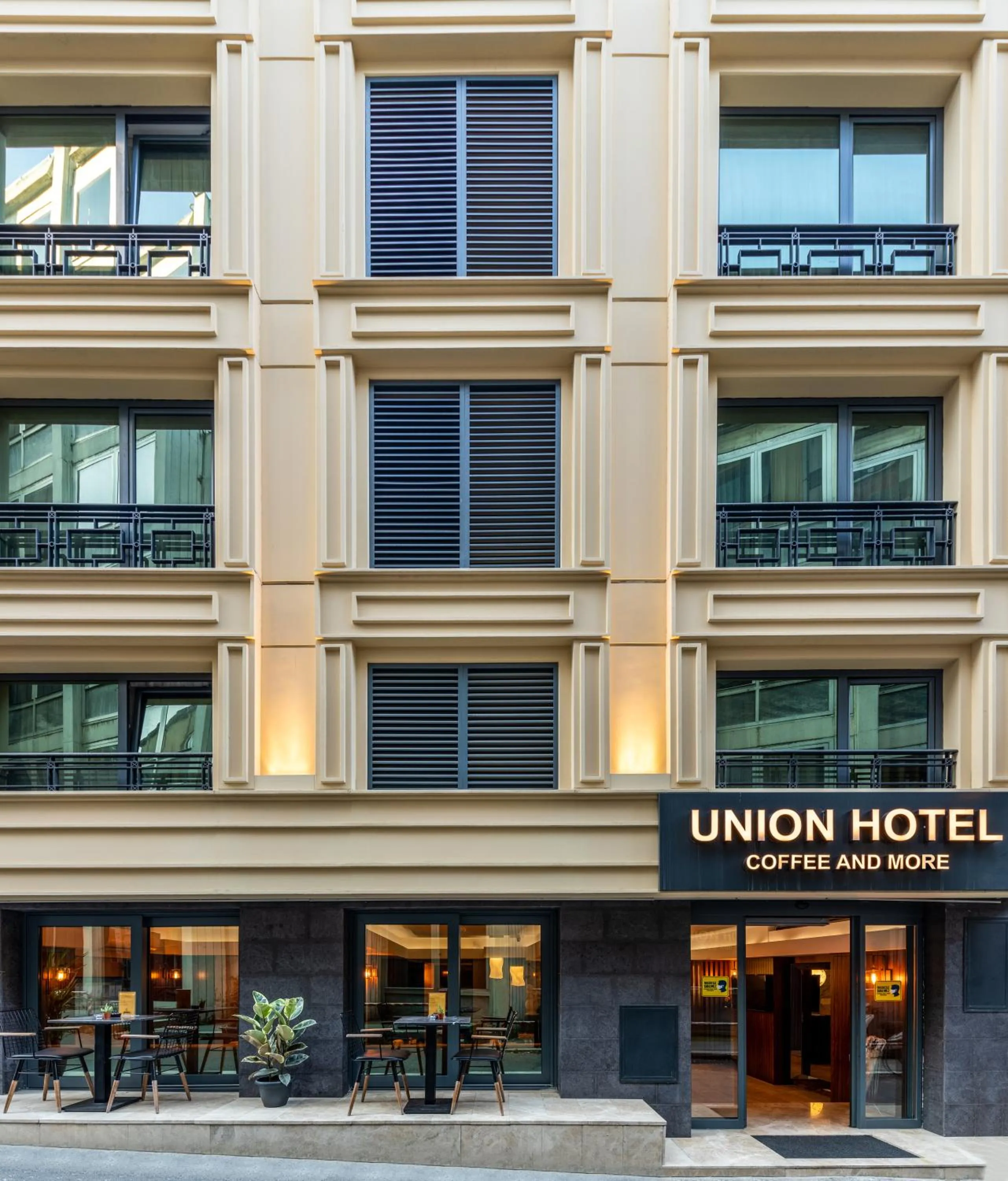Property building in Union Hotel Port