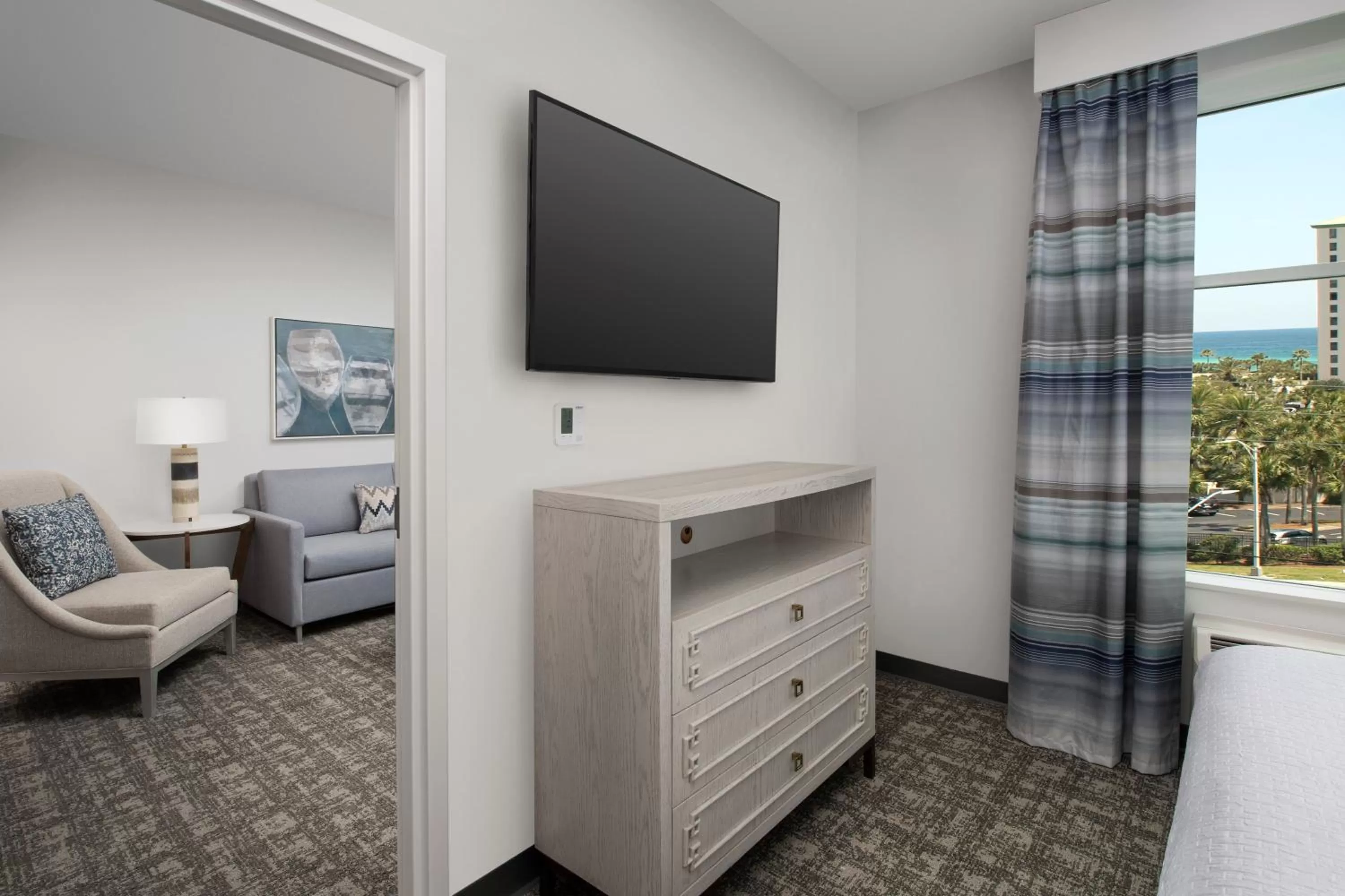 TV and multimedia in Homewood Suites By Hilton Destin