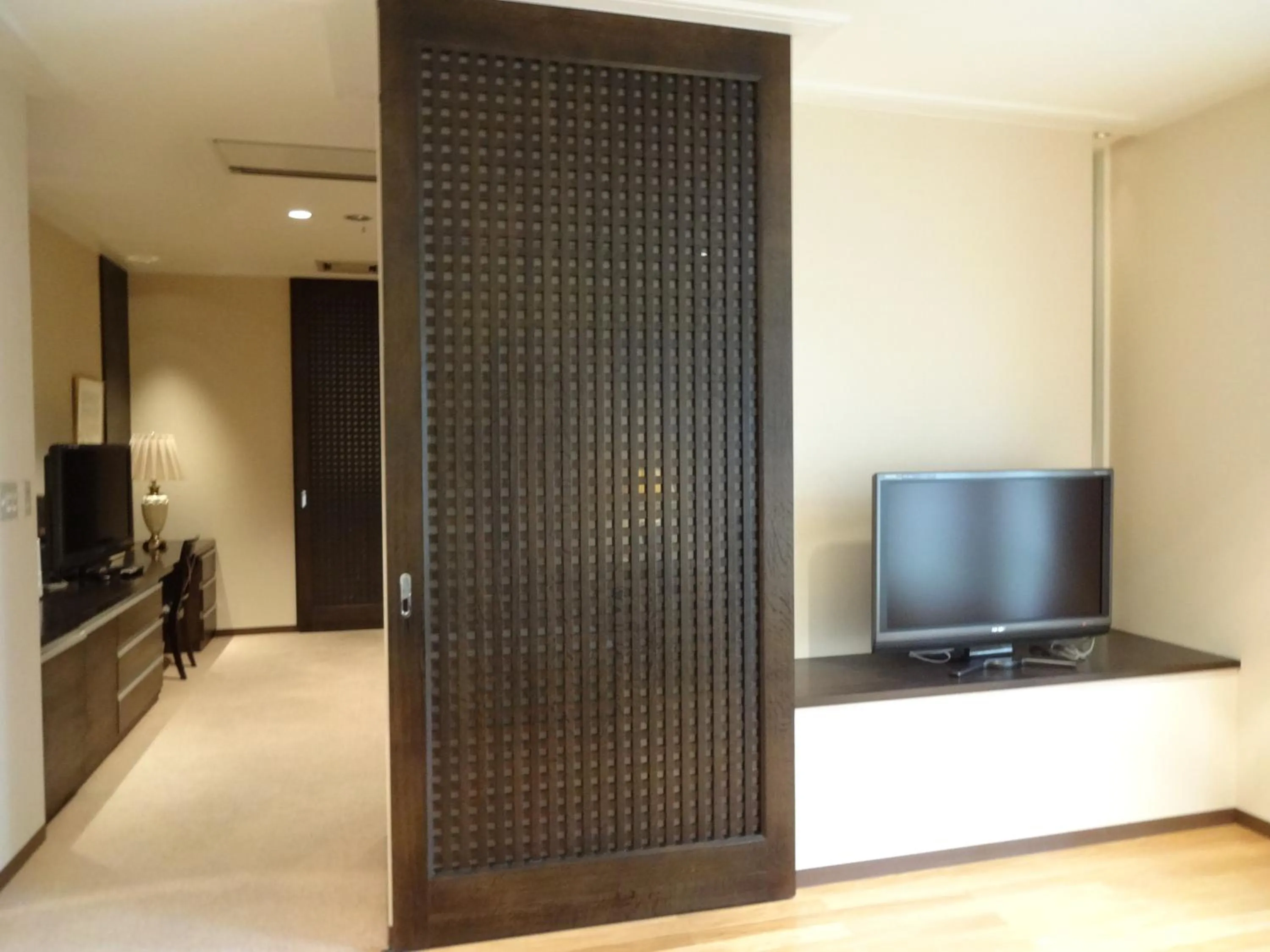 TV and multimedia in Kyu Karuizawa Hotel Otowa No Mori