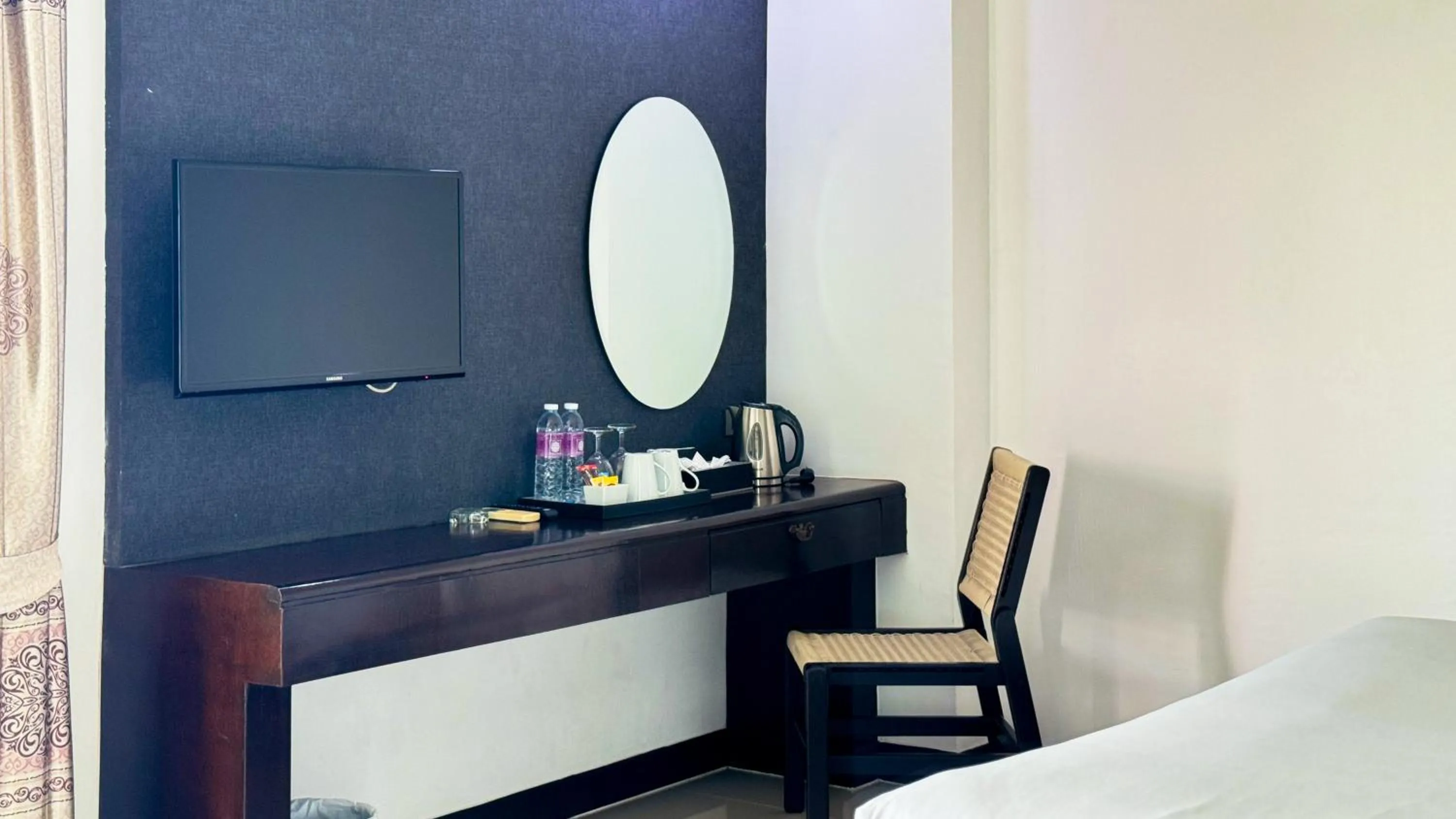 TV and multimedia, Bed in Grand Supicha City Hotel