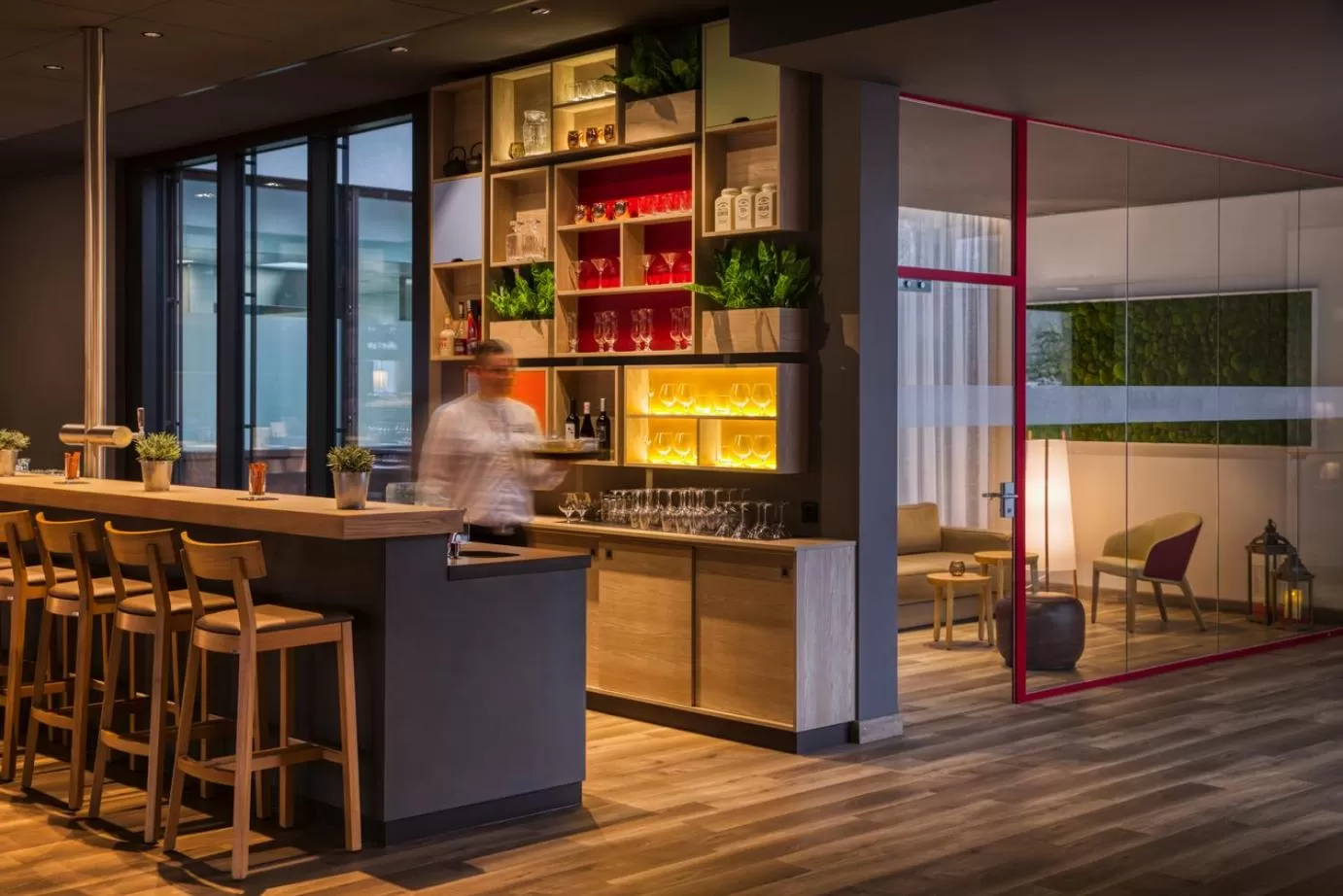 Lounge or bar in IntercityHotel Zürich Airport